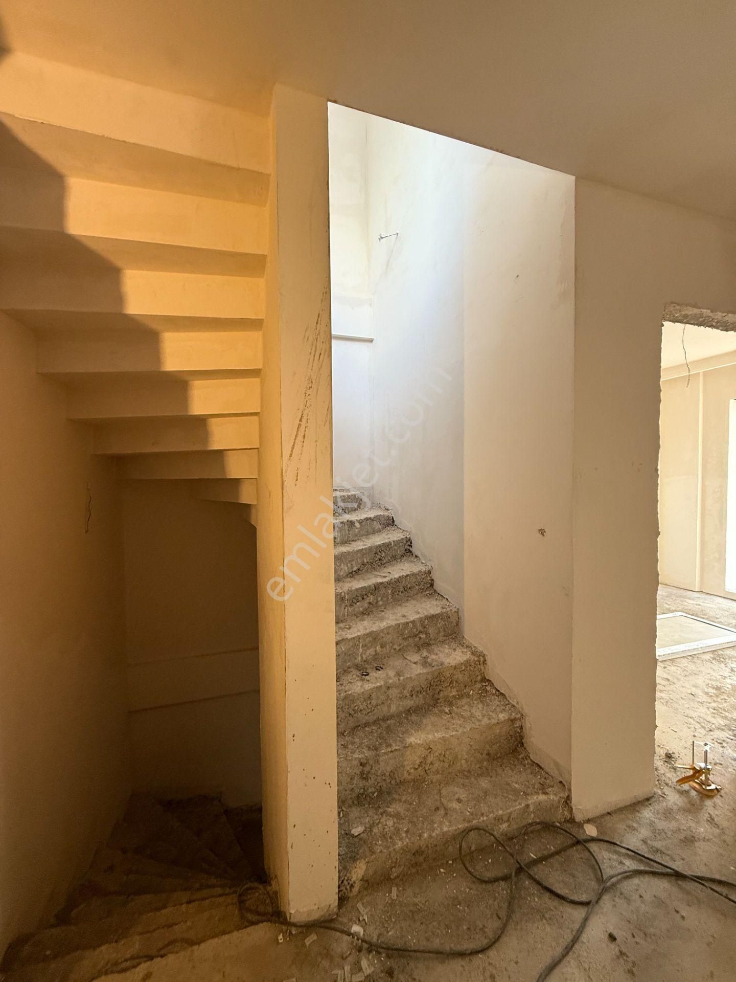 Seferihisar Hıdırlık’ta Kent Merkezinde Teraslı Ve Avlulu Müstakil Dubleks Villa - Görsel 19