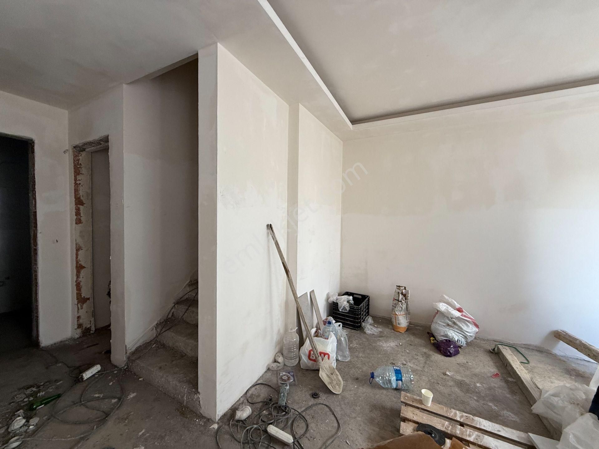 Seferihisar Hıdırlık’ta Kent Merkezinde Teraslı Ve Avlulu Müstakil Dubleks Villa - Görsel 4