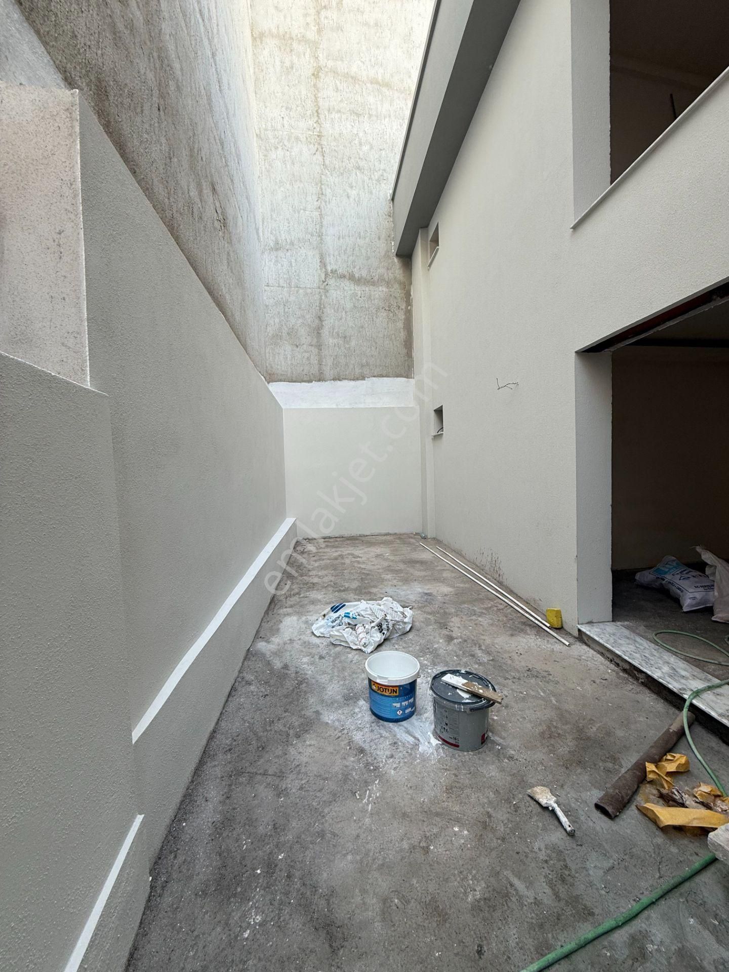 Seferihisar Hıdırlık’ta Kent Merkezinde Teraslı Ve Avlulu Müstakil Dubleks Villa - Görsel 9