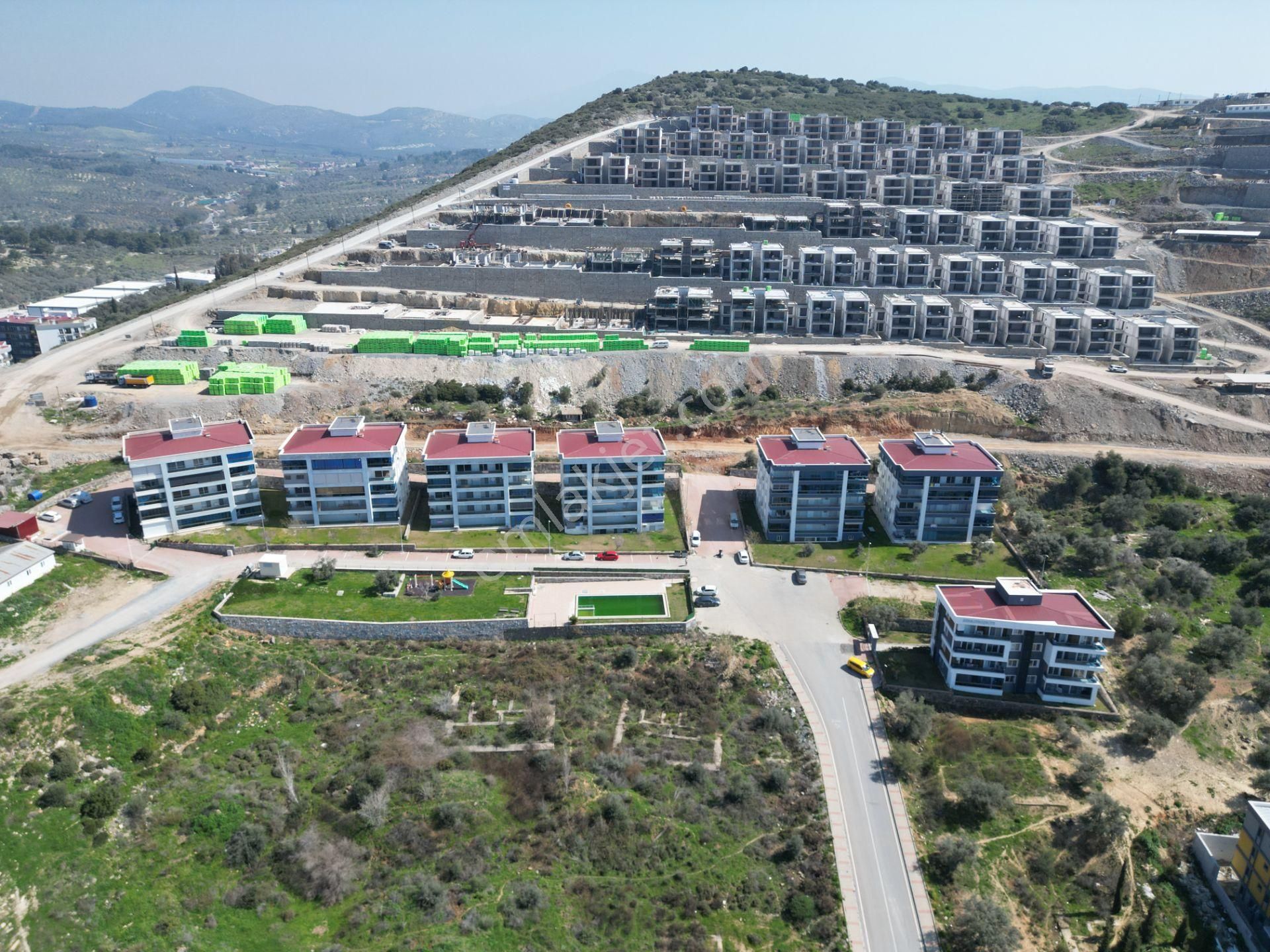 Kuşadası Geniş, Deniz Manzaralı 2+1 Ebeveyn Banyolu..satılık.. - Görsel 9