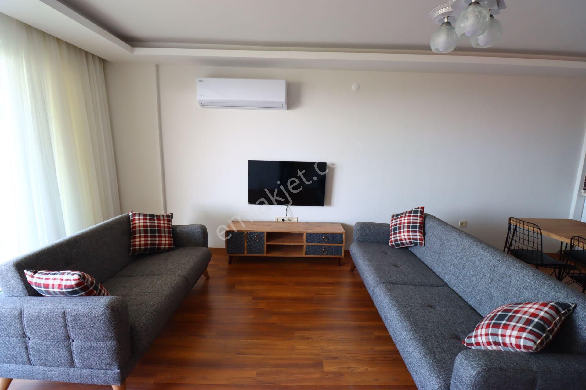 Kuşadası Geniş, Deniz Manzaralı 2+1 Ebeveyn Banyolu..satılık..