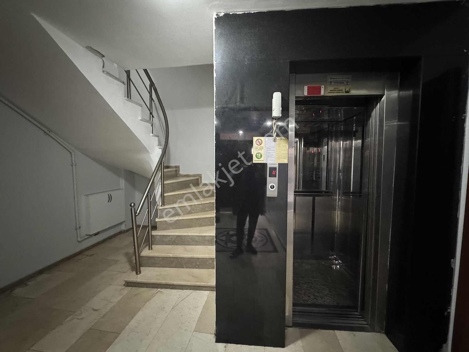 Nurol Towers Yakınında Full Eşyalı 2+1 Daire - Görsel 17