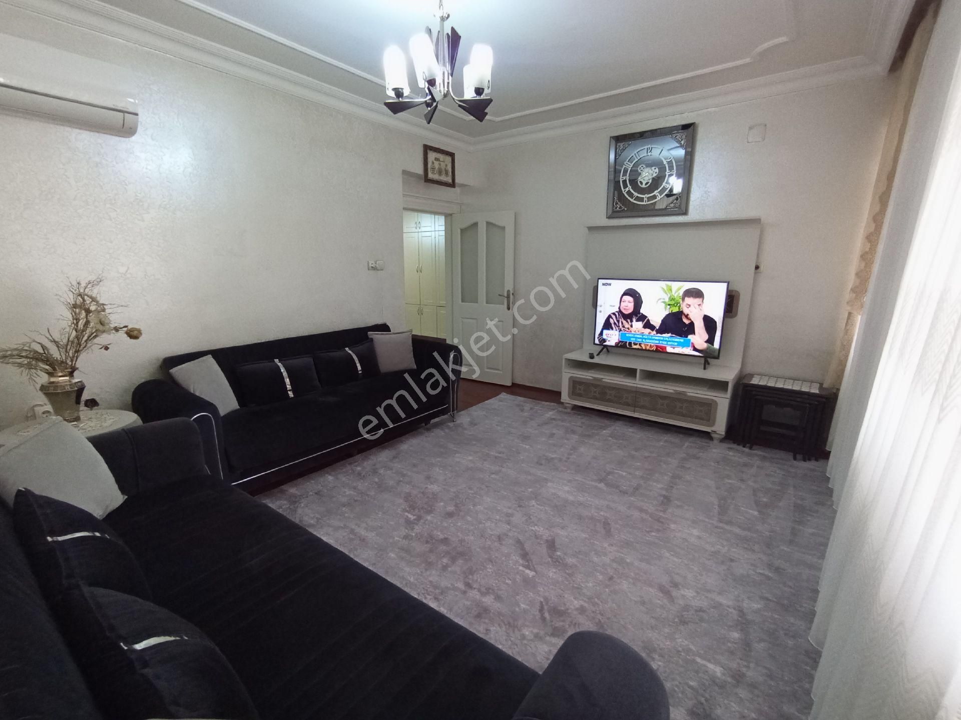 Elçi Gayrimenkul Den Burakta En İşlek Caddesi 26 Nolu Cadde Üzerinde 3+1 Ara Kat Daire