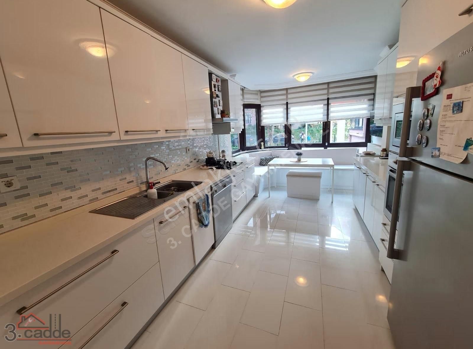 Bahçeşehir Gül Blokları, Tadilatlı, Satılık 4+1 Daire.