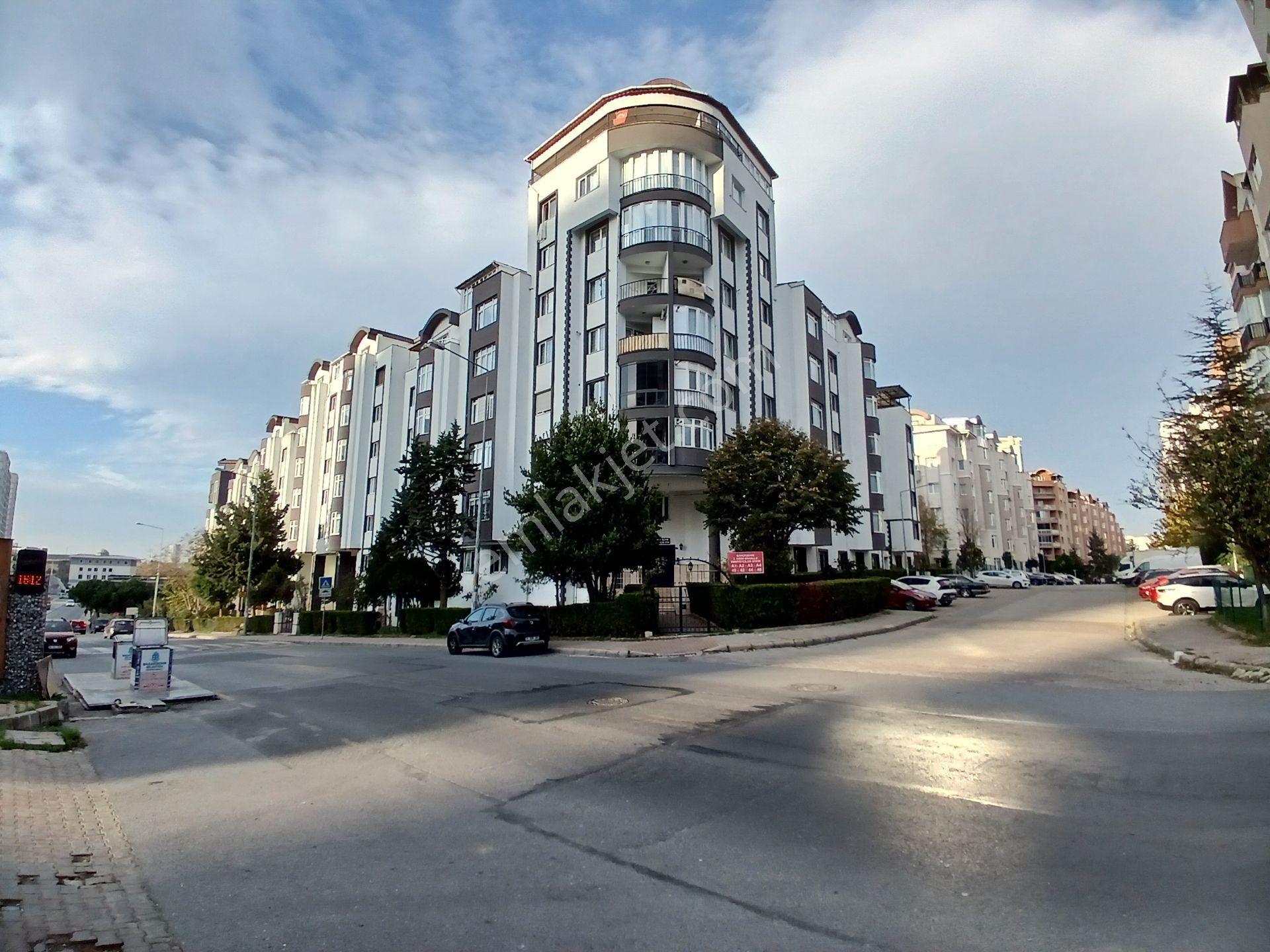 Polat Emlak..merkezi Konumda,manzaralı,lüx,büyük 2+1 Daire