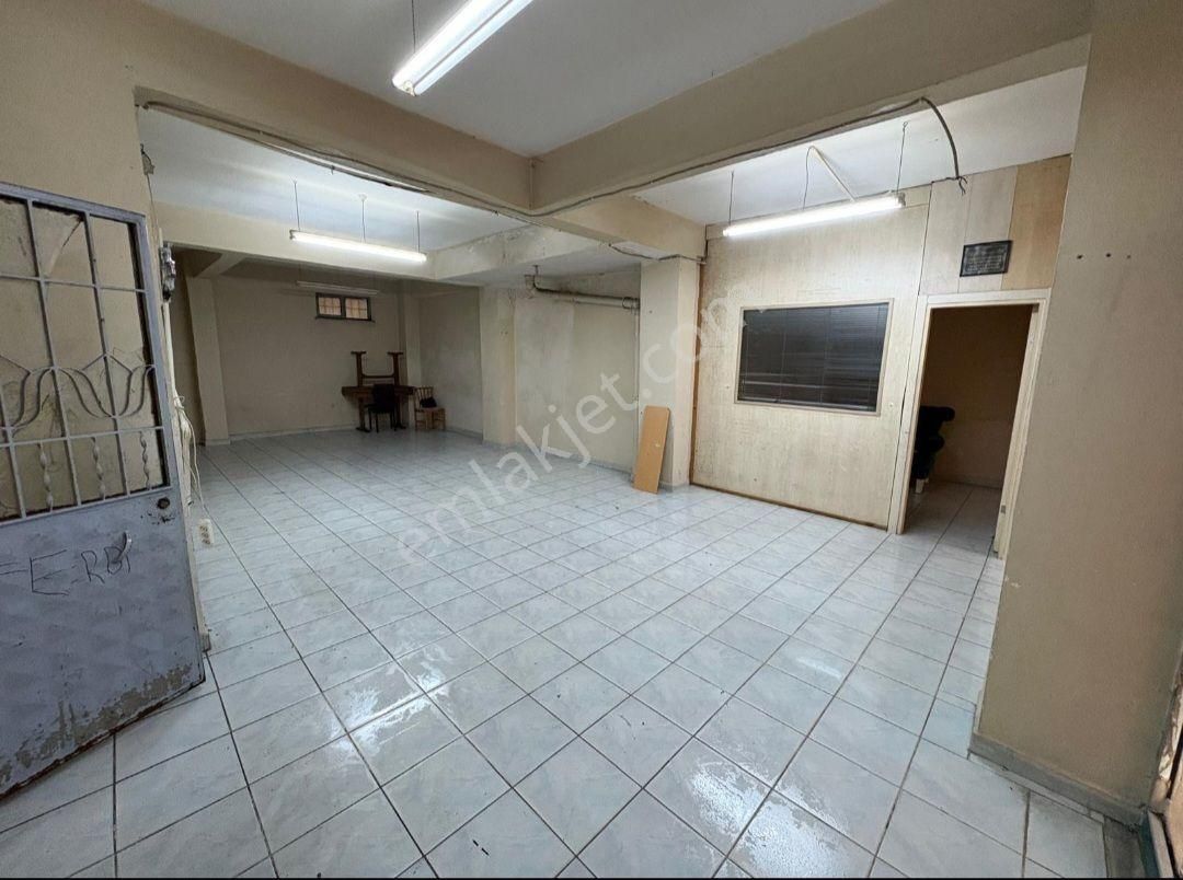Demirkapıda Kiralık Dükkan 160m²