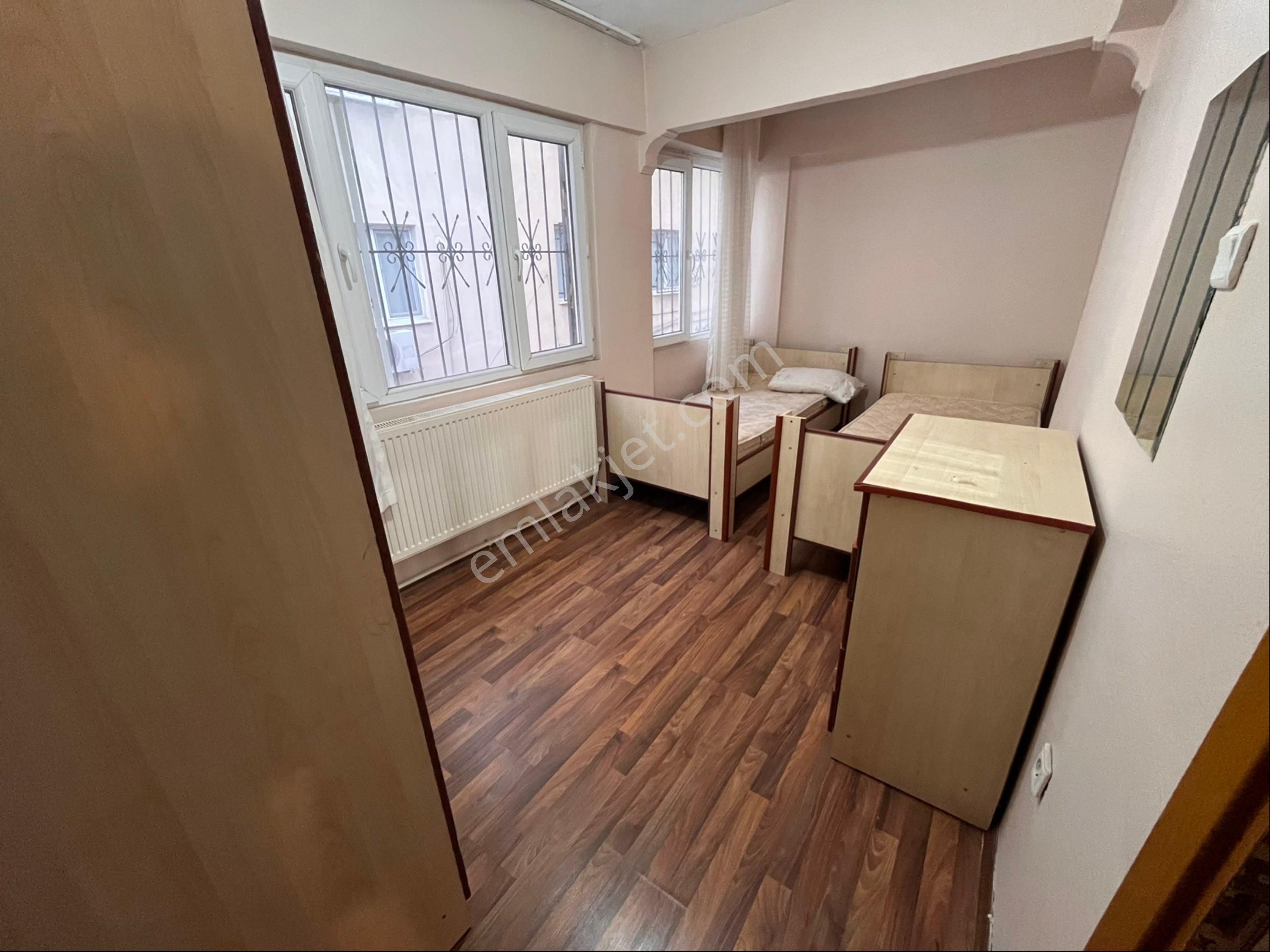 Üçyol Meydan Yakınında 2+1 95m2 Temiz Bakımlı Doğalgazlı Deniz Manzaralı - Görsel 11