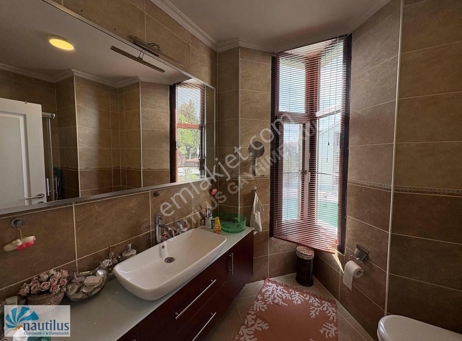 Esenkent Efes Evler Satılık Köşe Tadilatlı Villa - Görsel 25