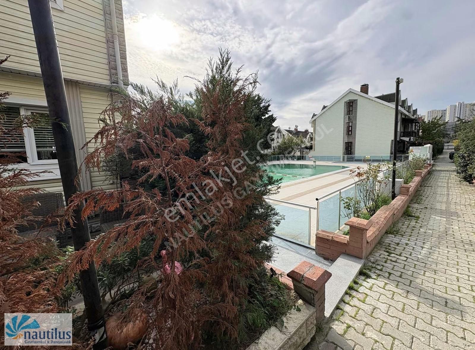 Esenkent Efes Evler Satılık Köşe Tadilatlı Villa - Görsel 9