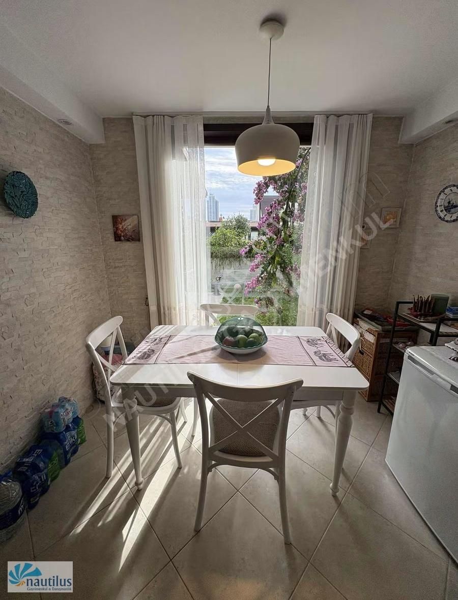 Esenkent Efes Evler Satılık Köşe Tadilatlı Villa - Görsel 12