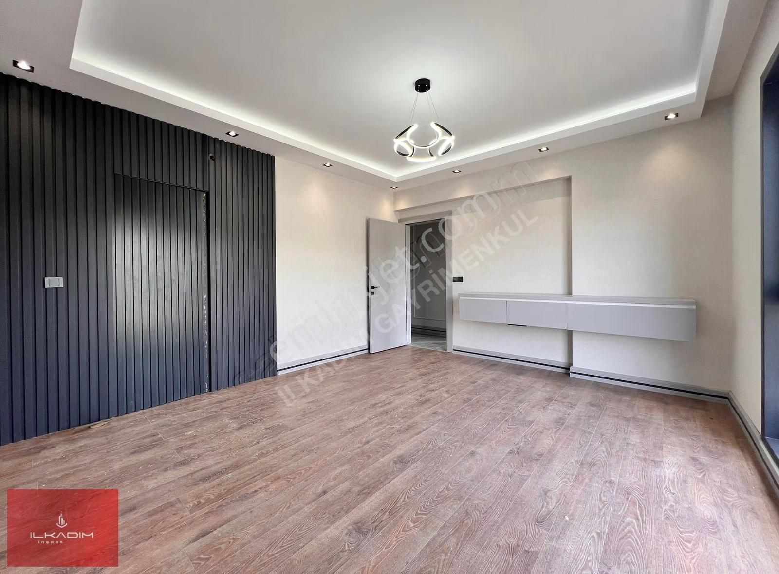 Ovacık Mahallesinde Yerden Isıtmalı Ada Mutfaklı Ön Cephe 4+1 - Görsel 13