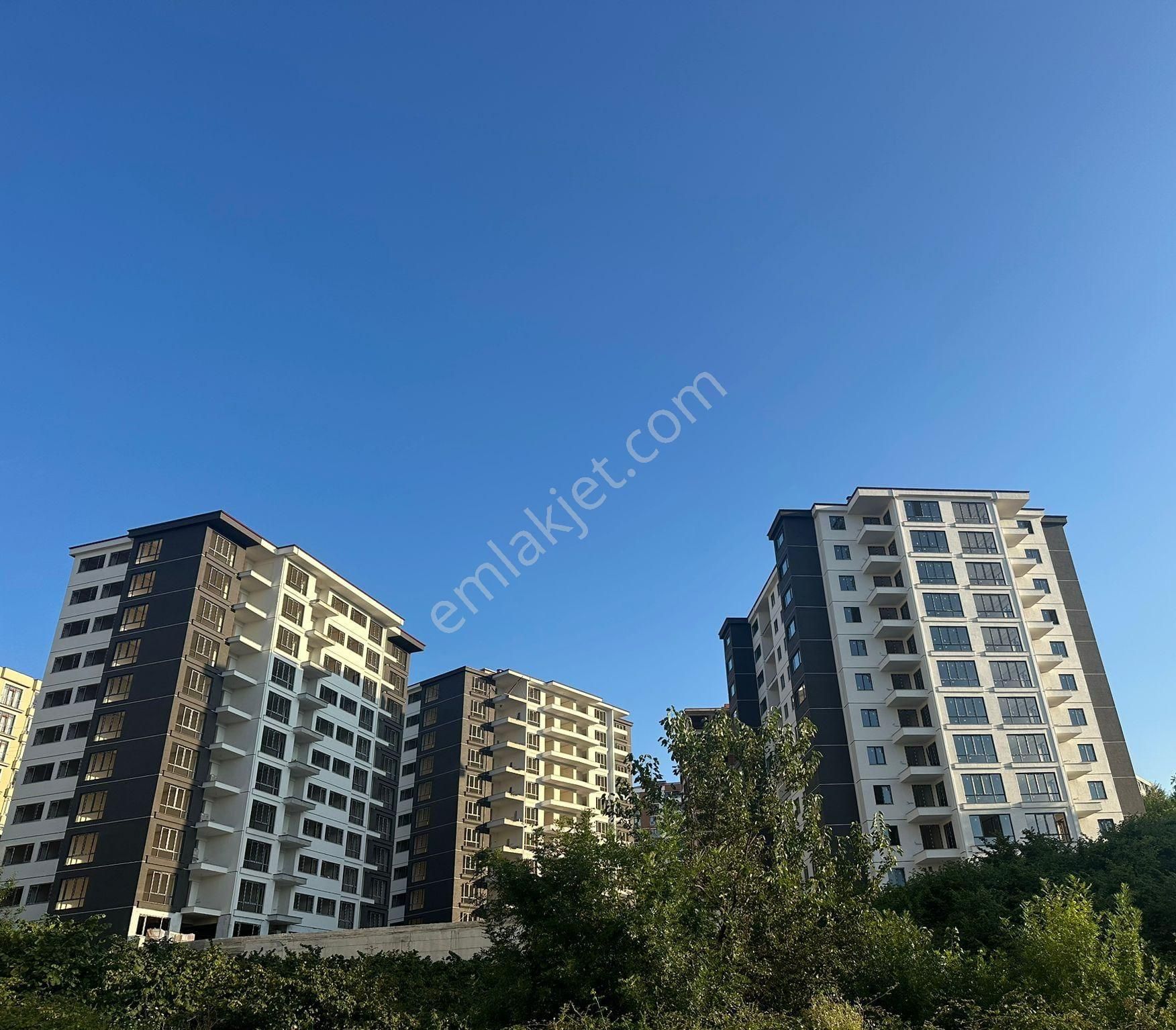 Çukurçayırda Satılık Yatırımlık Havuzlu Fırsat 3+1 Daire