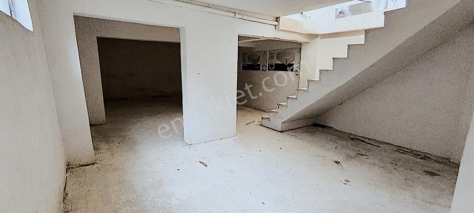Cadde Üstü İşlek Noktada 300m2 Satılık Depolu Köşebaşı Dükkan - Görsel 35