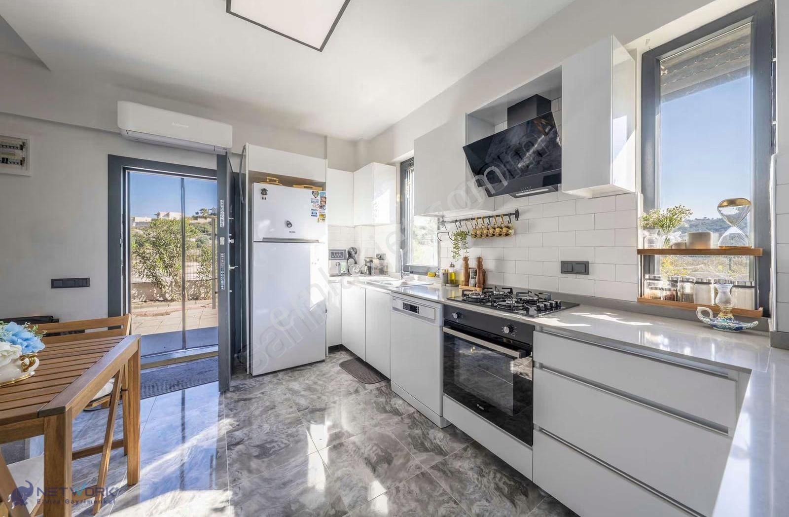 Bodrum Meşelik Bölgesi Yeni Havuzlu Sitede Eşyalı Dubleks Villa - Görsel 8