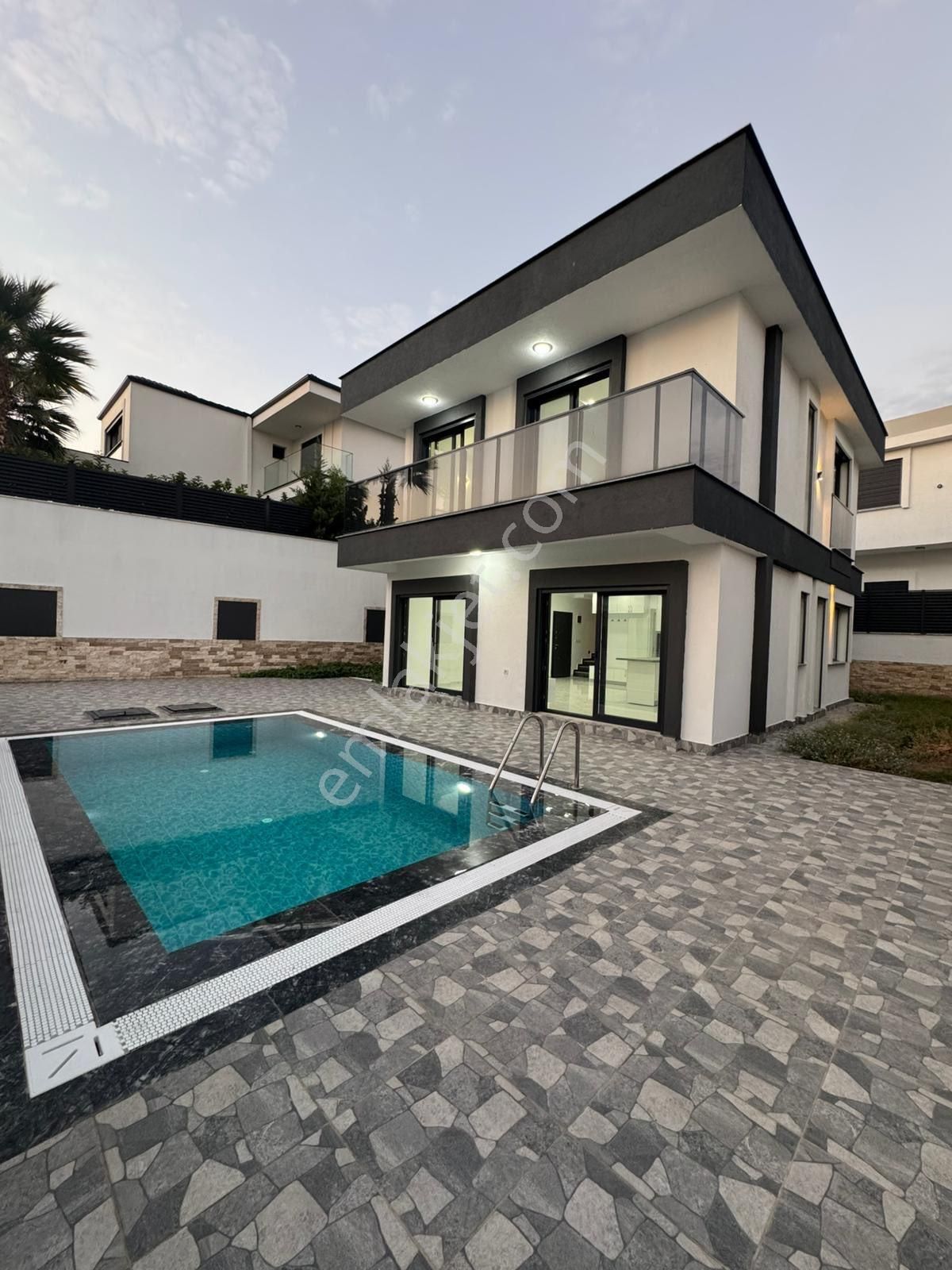 Didim Altınkum Mah Denize 250mt 4+1 Tam Müstakil Villa