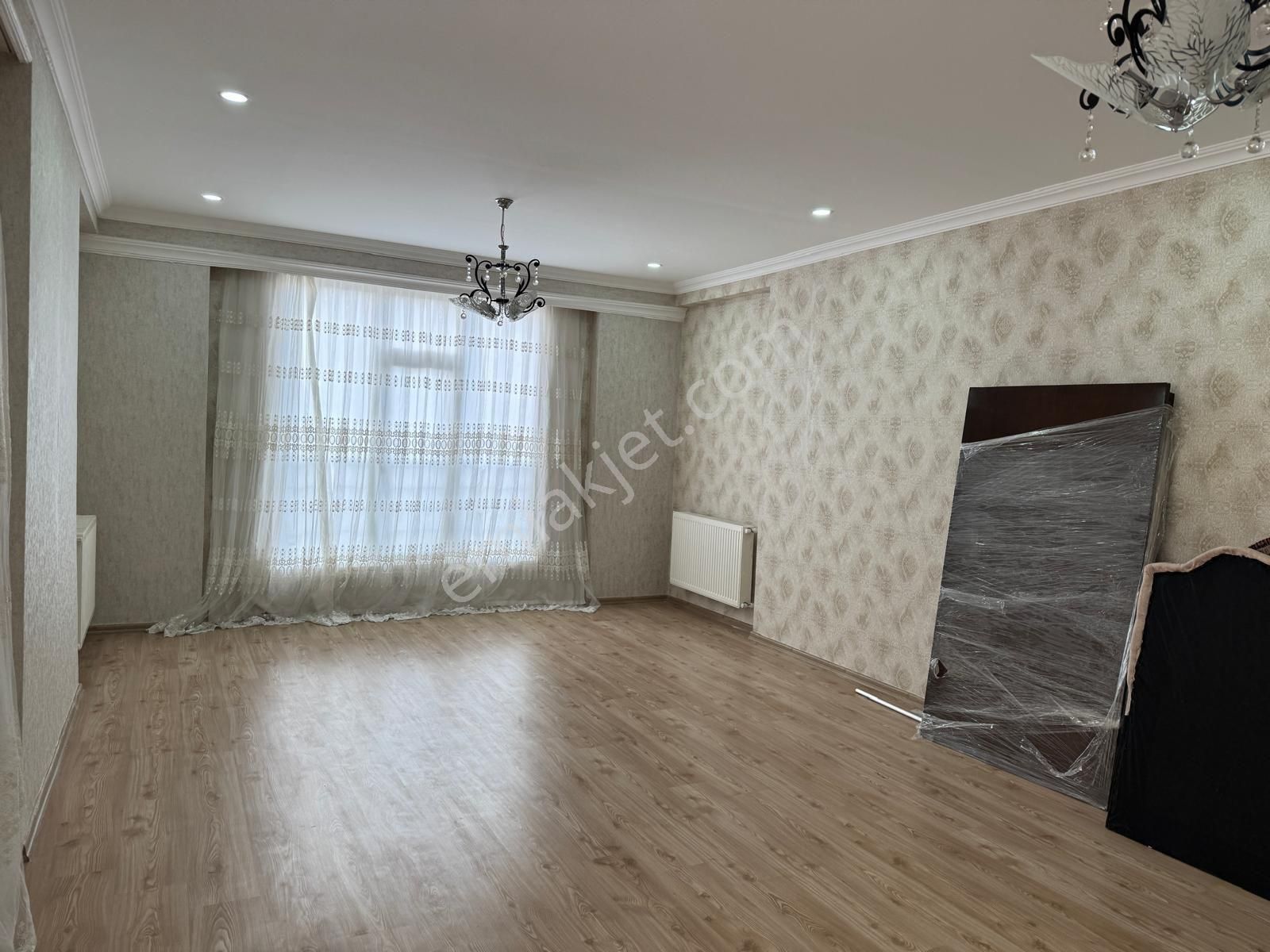 Şenevler Ptt Şubesi Cadde Üzerinde Harika Konumlu 4+1 - Görsel 3