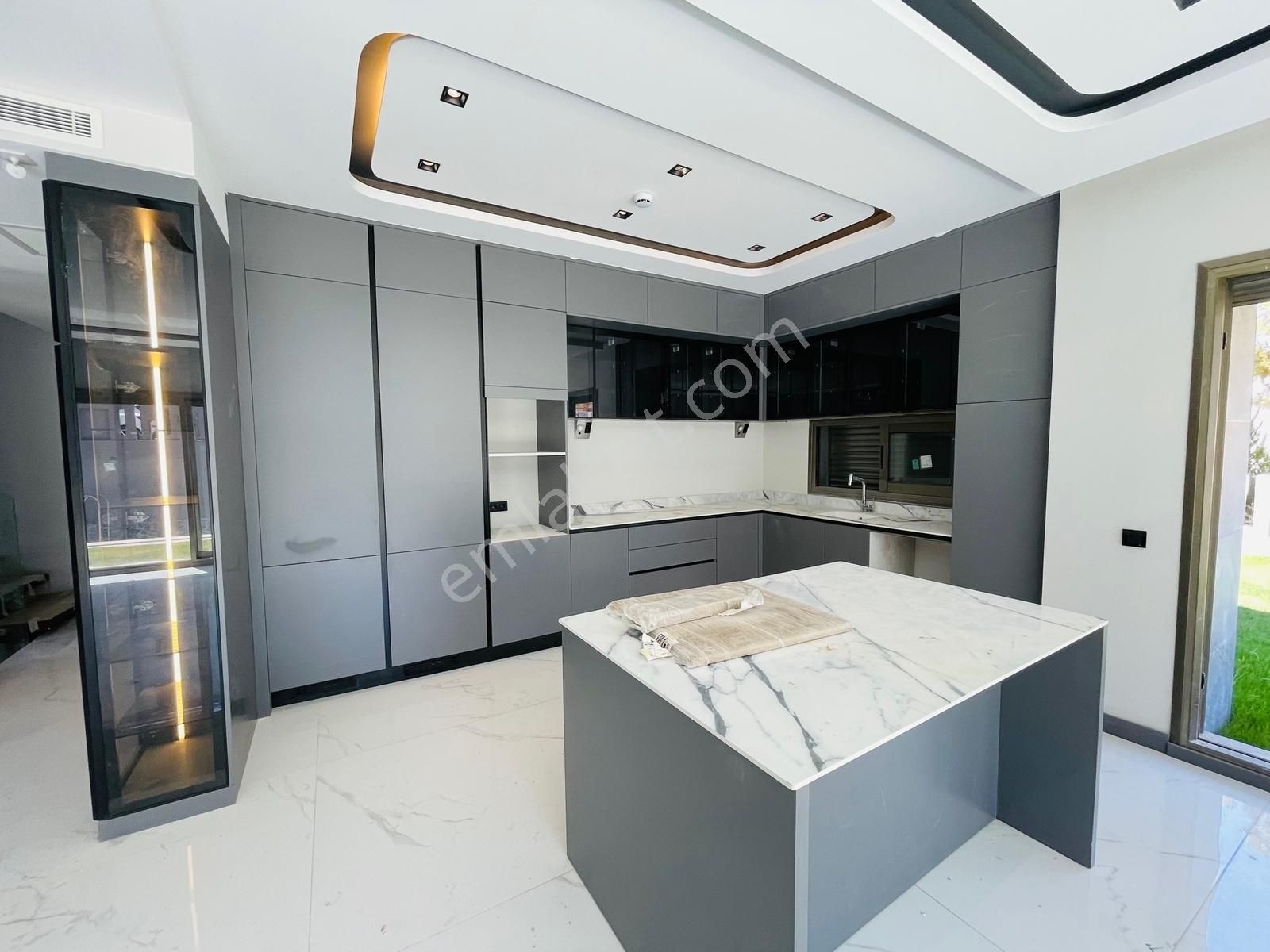 Plaja Sadece 250 Metre Köşe Konum! Satılık Müstakil Lüks Villa - Görsel 11