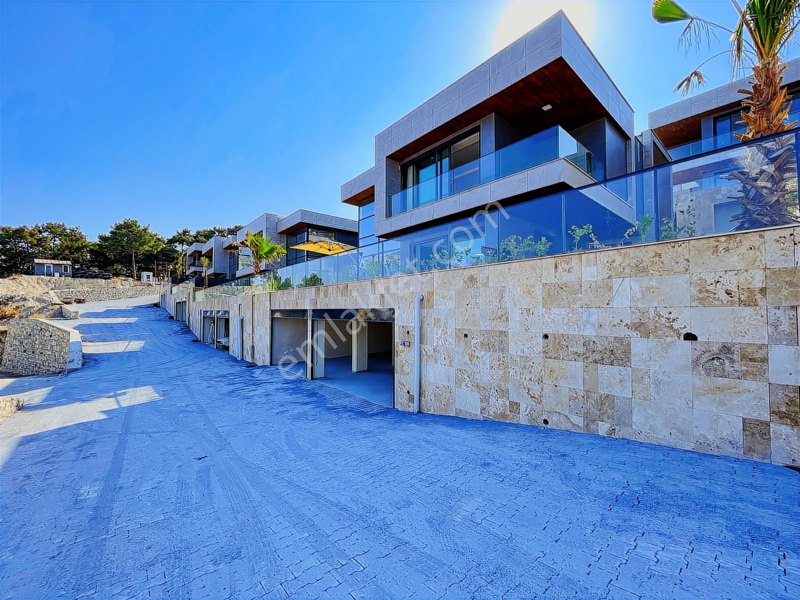 Deniz Manzaralı+kapalı Otopark+kapalı Açık Havuz+müstakil Villa - Görsel 4