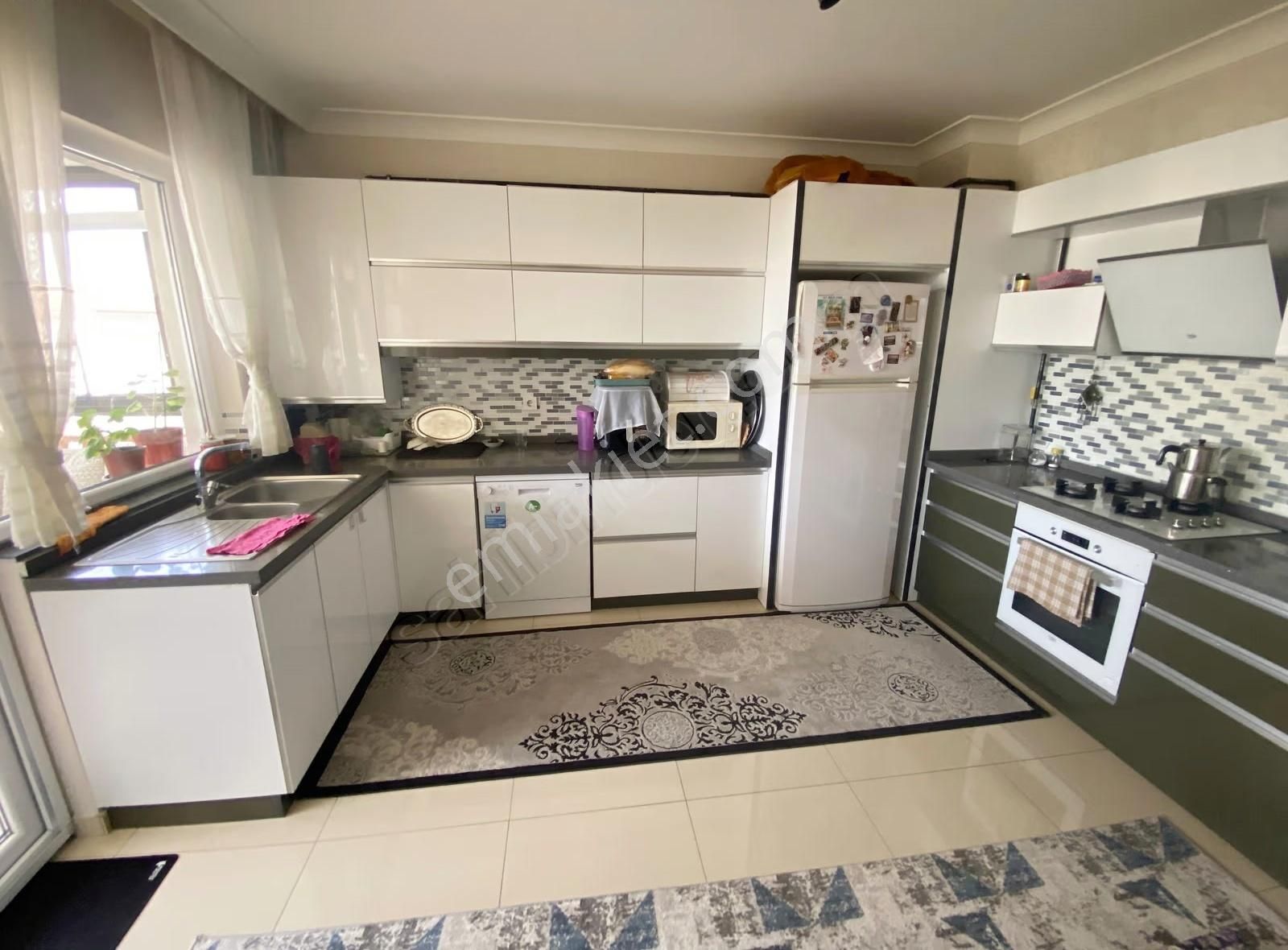 Acil Satılık! Ege'de Full Yapılı 3+1 Ön Cephe Çift Bloklu Sitede - Görsel 7