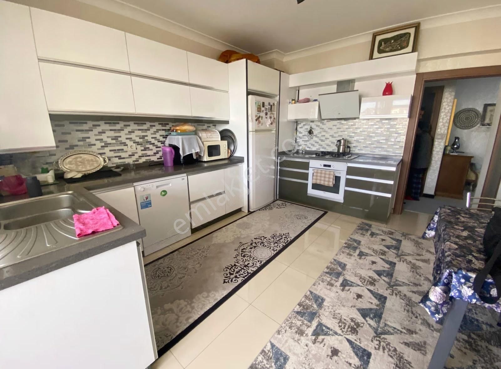 Acil Satılık! Ege'de Full Yapılı 3+1 Ön Cephe Çift Bloklu Sitede - Görsel 9