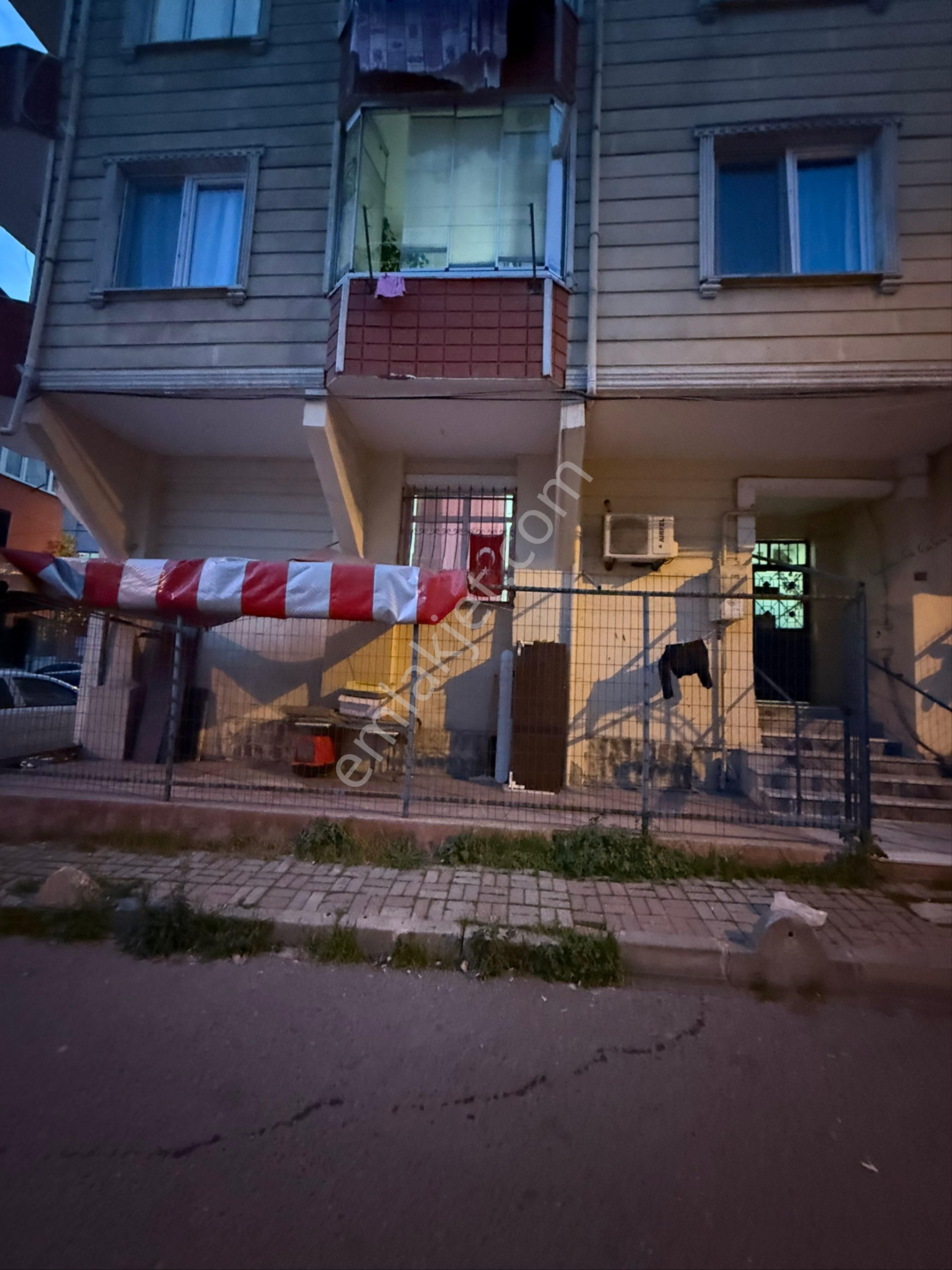 Reşadiye Emlaktan Sefaköy İnönün Mah De 2+1 Yüksek Giriş Kat - Görsel 2
