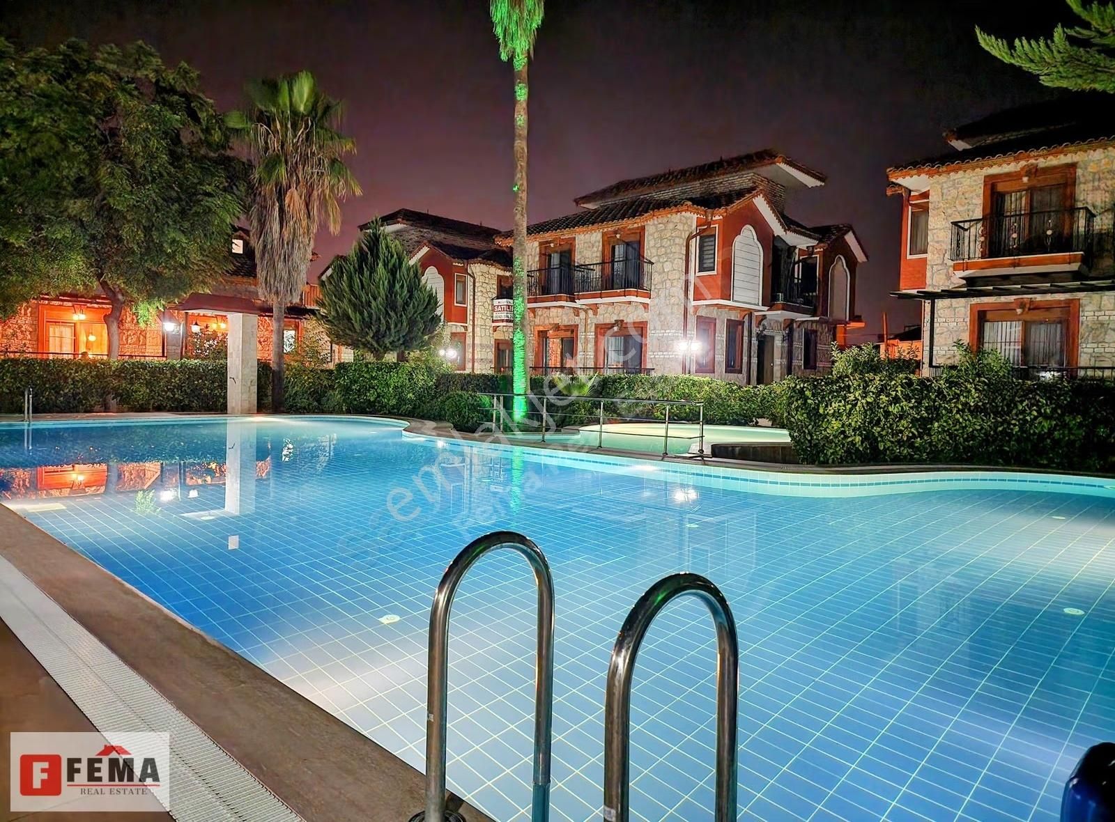 Havuzlu Modern Sitede Kiralık 3+1 Villa - 288 M2 - For Rent - Görsel 19