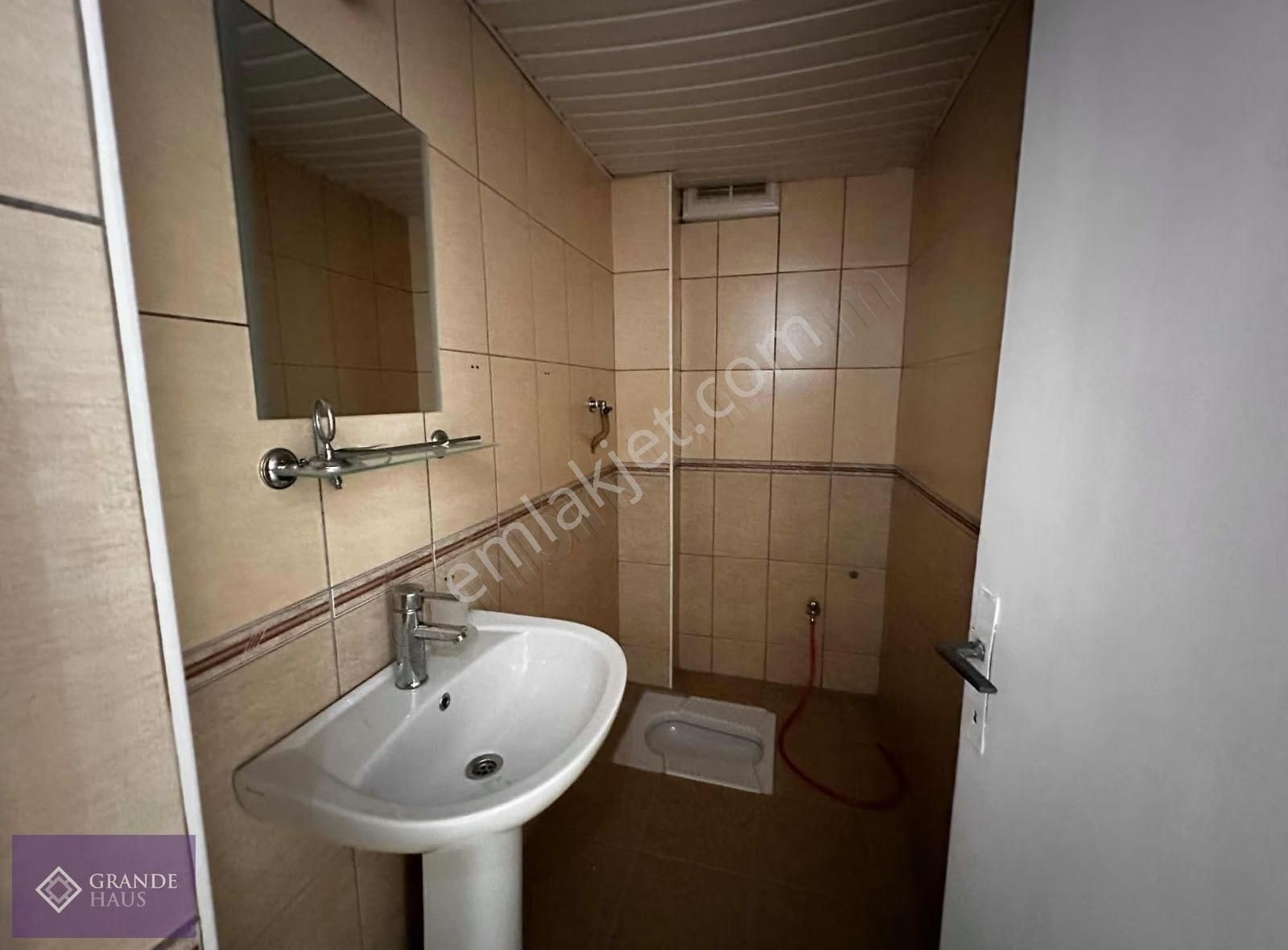 Üçgen Mah. Katta, Ayrı Mutfaklı, Asansörlü 2+1 Kiralık Daire - Görsel 28