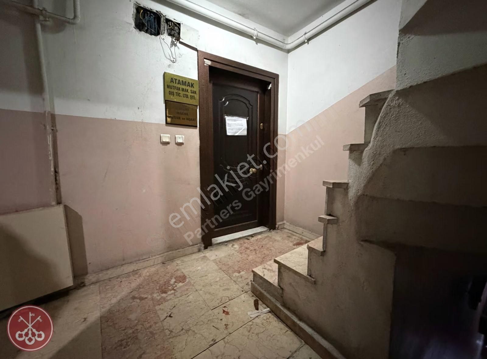 İstanbul Kasımpaşa Bahriye Caddesi Üzerinde Kiralık 1+1 İş Yeri - Görsel 3