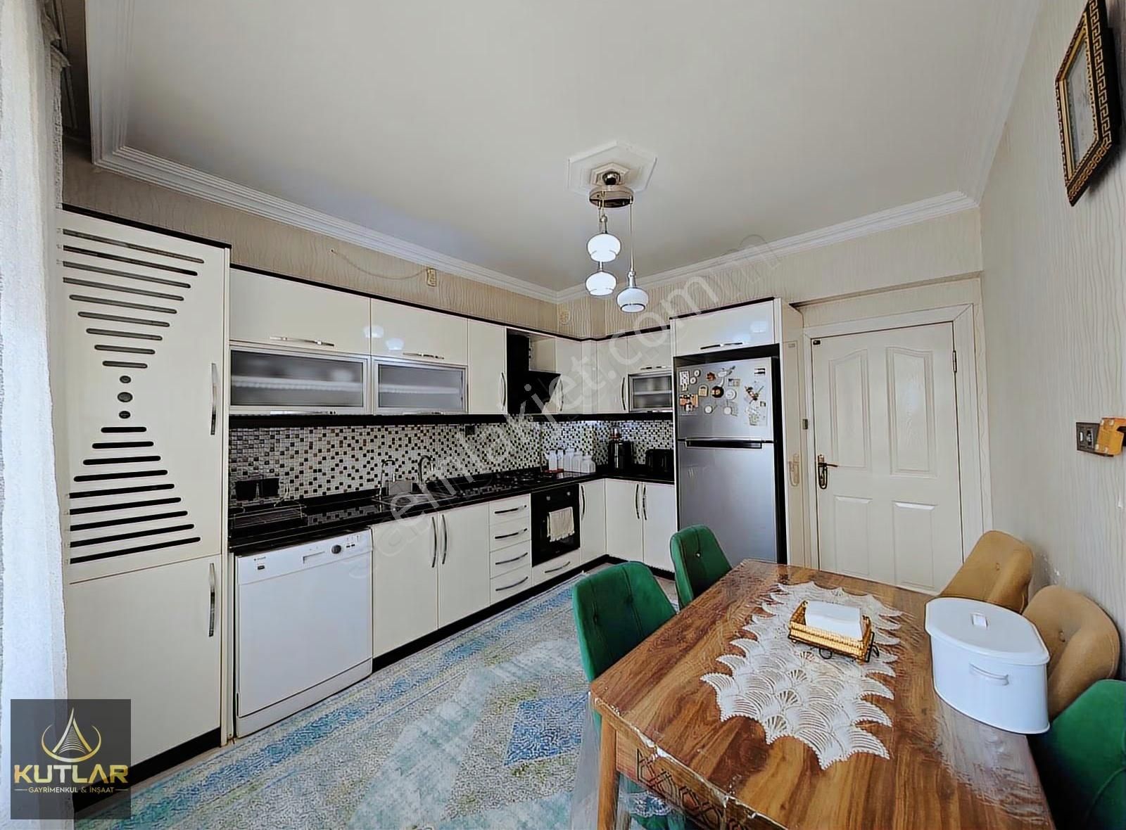 "kutlardan Güneykent'te Prestijli Konumda Lüx 3+1 Fırsat Daire