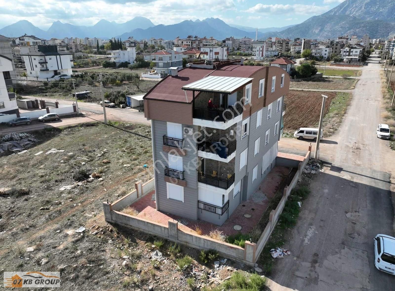 07kb Emlak'tan Yeniköyde 4+2 Asansörlü Geniş Dubleks Daire