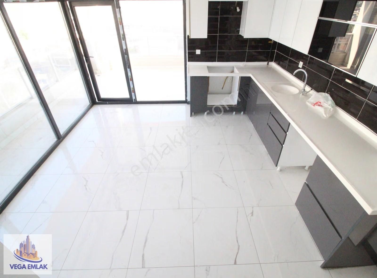 Vega Emlaktan Samsun Yolu Yakını Ana Cadde Üstü 4+1 Site Dairesi - Görsel 13