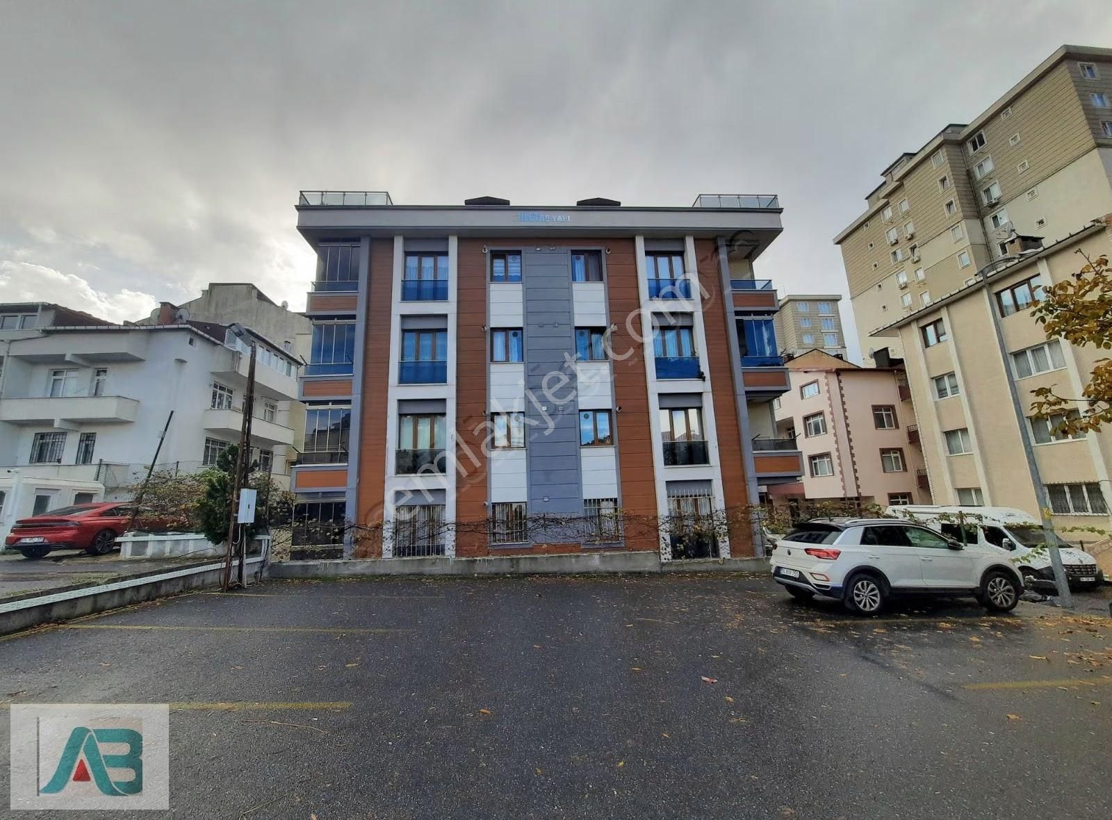 İstiklal Mah.atakenk Metro Durak Yanı Satılık 2+1 Daire