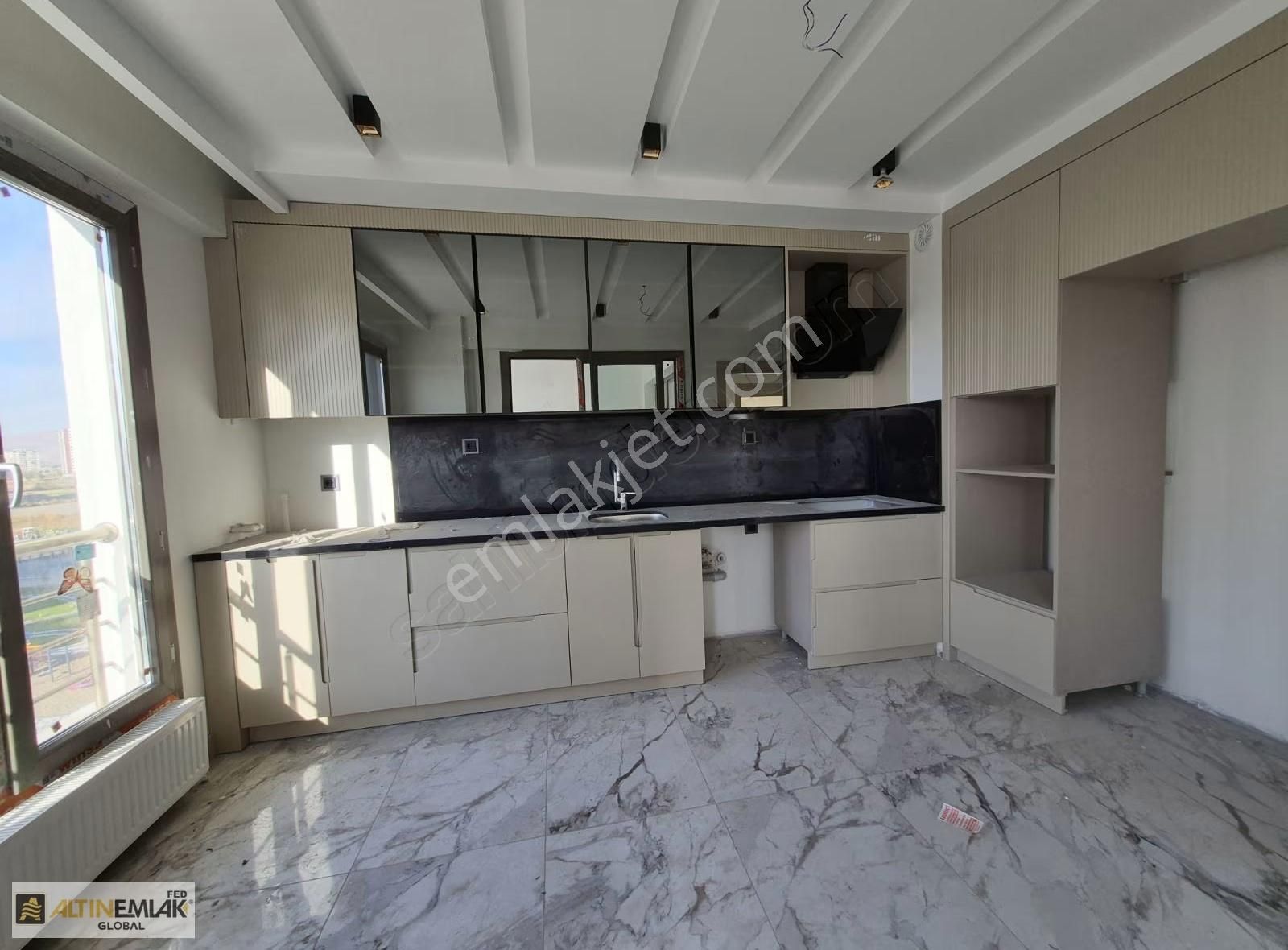 Zümrüt Mahallesi'nde Satılık Mükemmel Bir Daire - Görsel 3