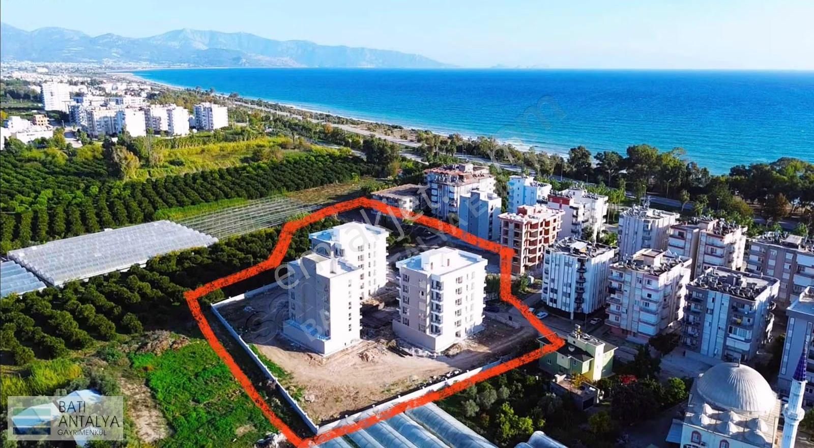 Hasyurt Sahilde Satılık Deniz Manzaralı Havuzlu 2+1 Daire