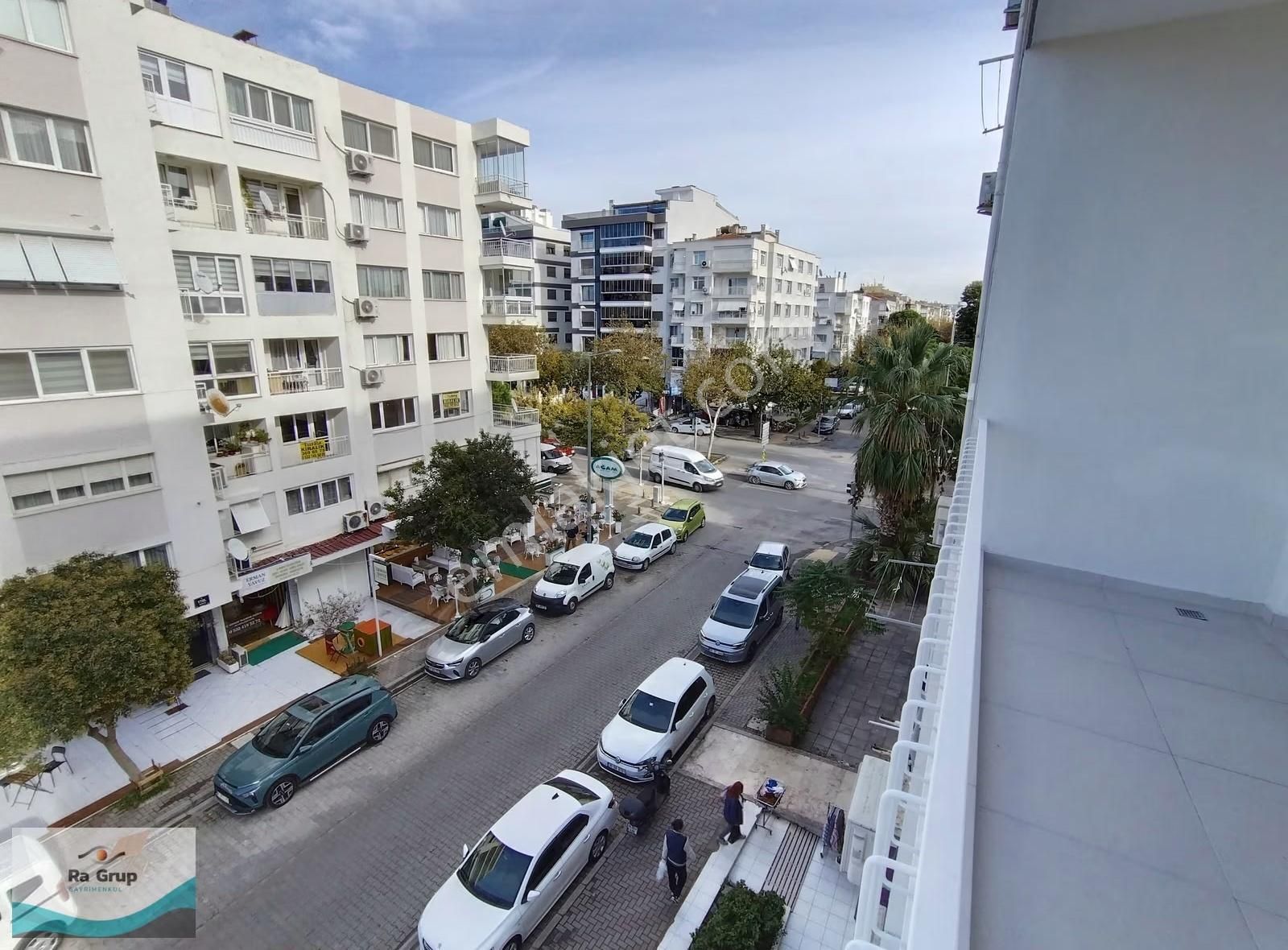 Bostanlıda Tadilatlı Asansörlü Arakat Köşe 3+1 Satılık Daire O-9