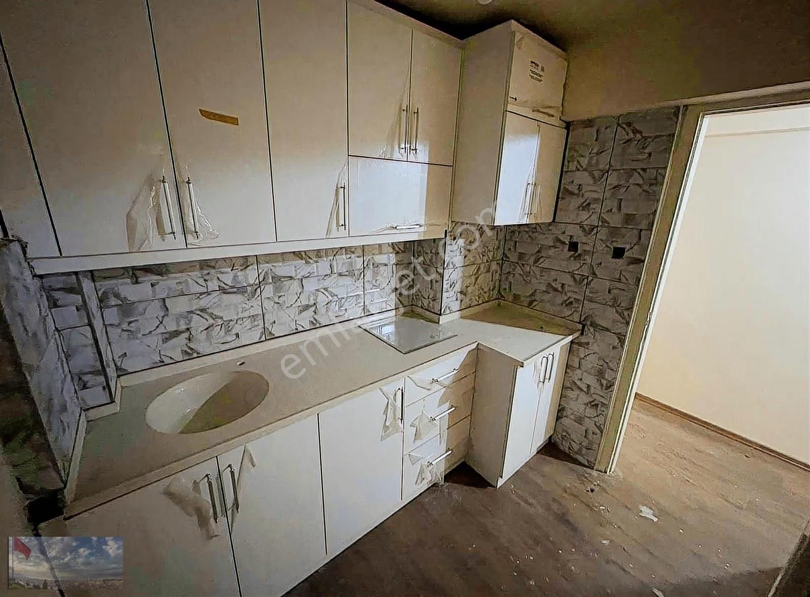 Satılık 2+1 Bayraklı Sevgi Yolunda İçerisi Yeni Tadilatlı - Görsel 6