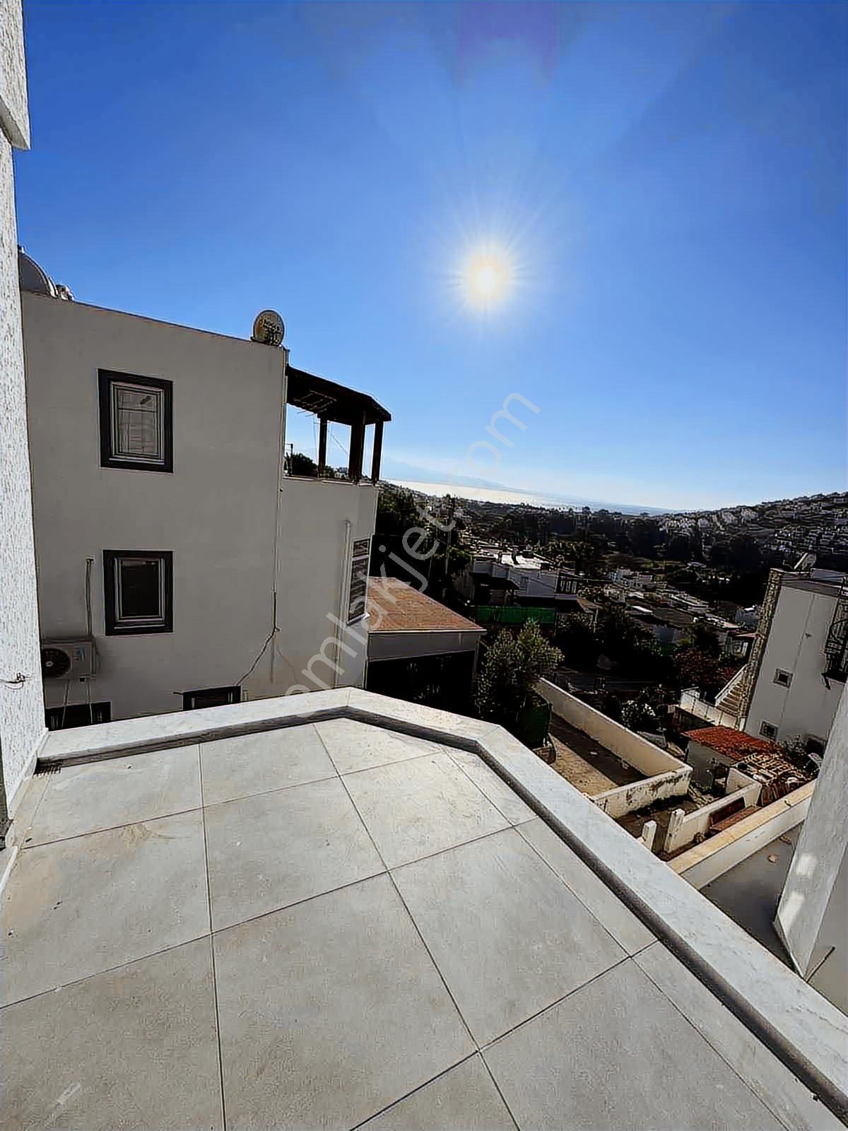 Akyarlarda Full Deniz Manzaralı Satılk Sıfır Dupleks Villa