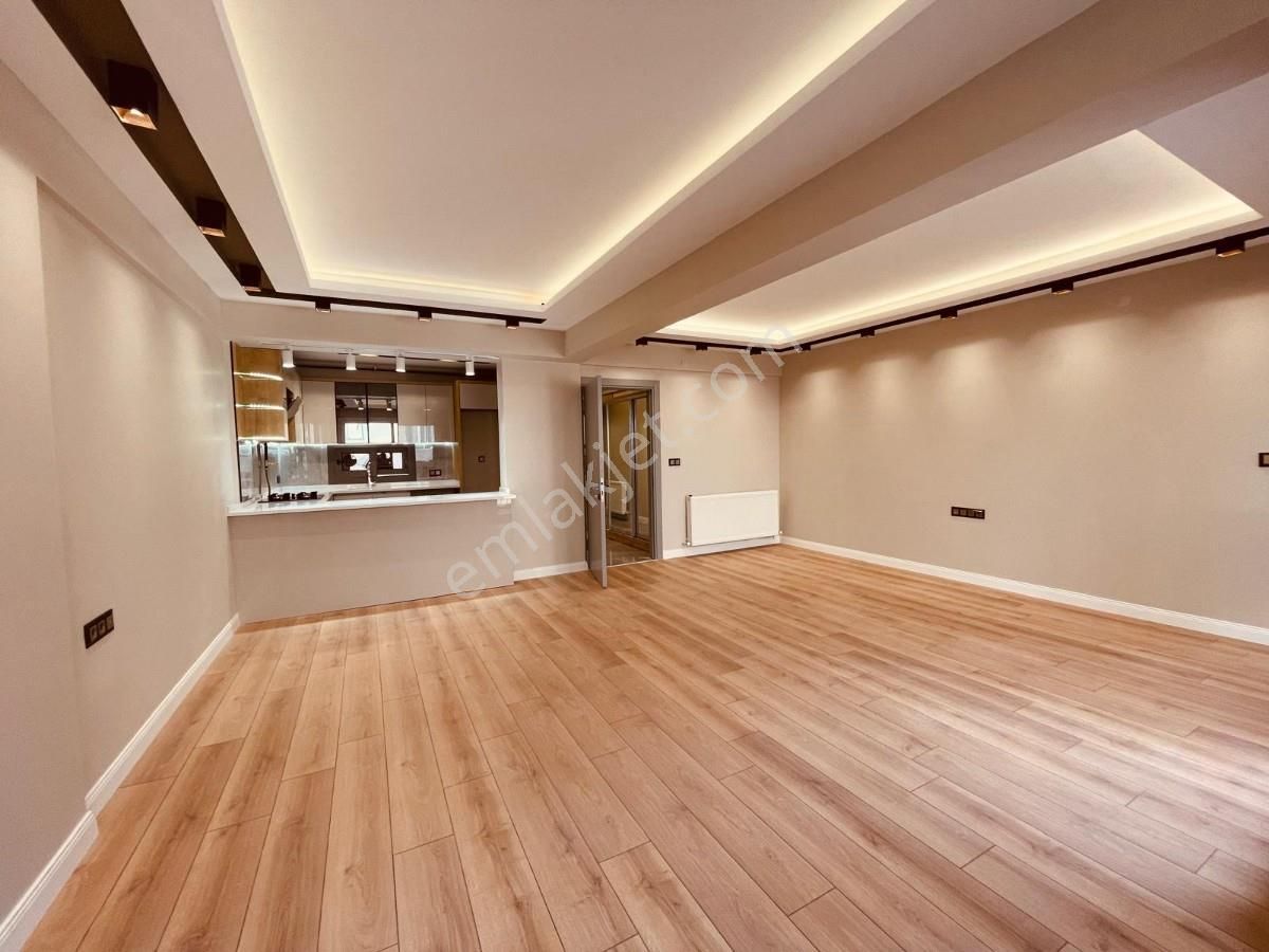 Küçükyalı/muratreis Mah. Full Sıfır Tadilatlı 3+1 Satılık Daire