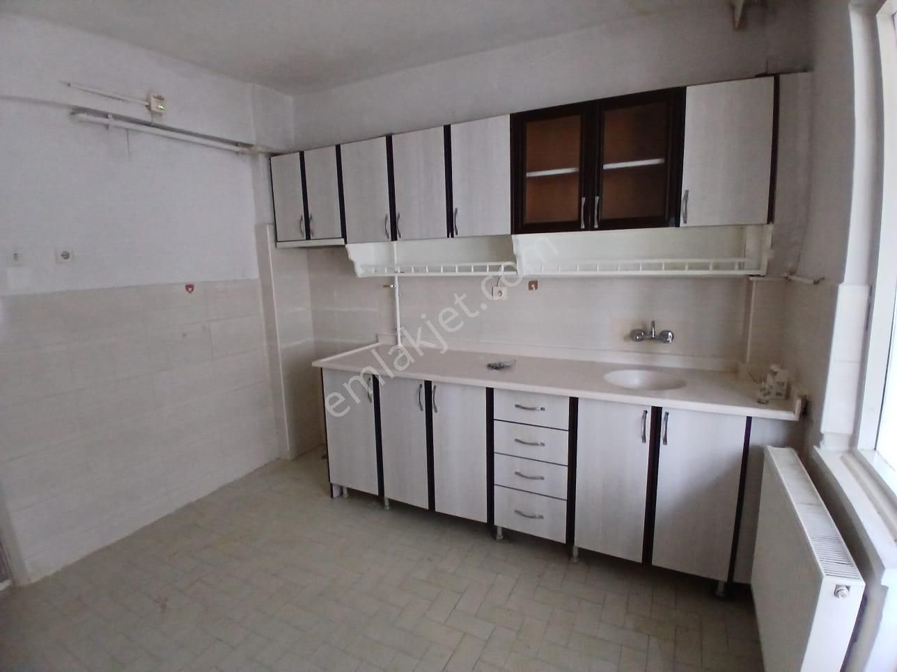 Akçay Emlak'tan Akşehir Park Hayat Hastahanesi Karşısı Birinci Kat Doğalgazlı Kiralık 3+1 Daire - Görsel 3