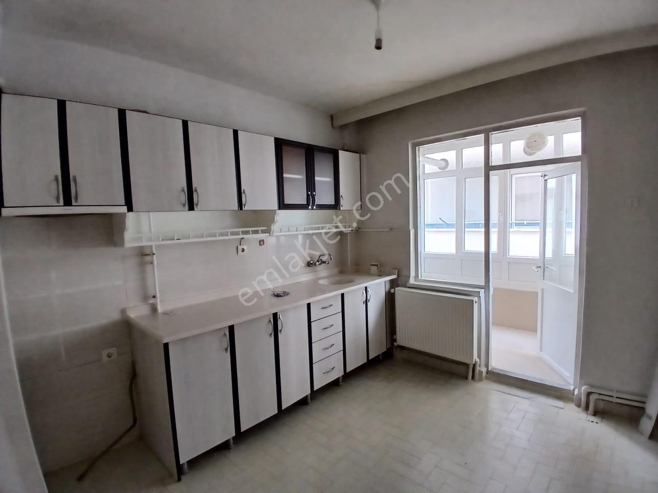 Akçay Emlak'tan Akşehir Park Hayat Hastahanesi Karşısı Birinci Kat Doğalgazlı Kiralık 3+1 Daire - Görsel 4