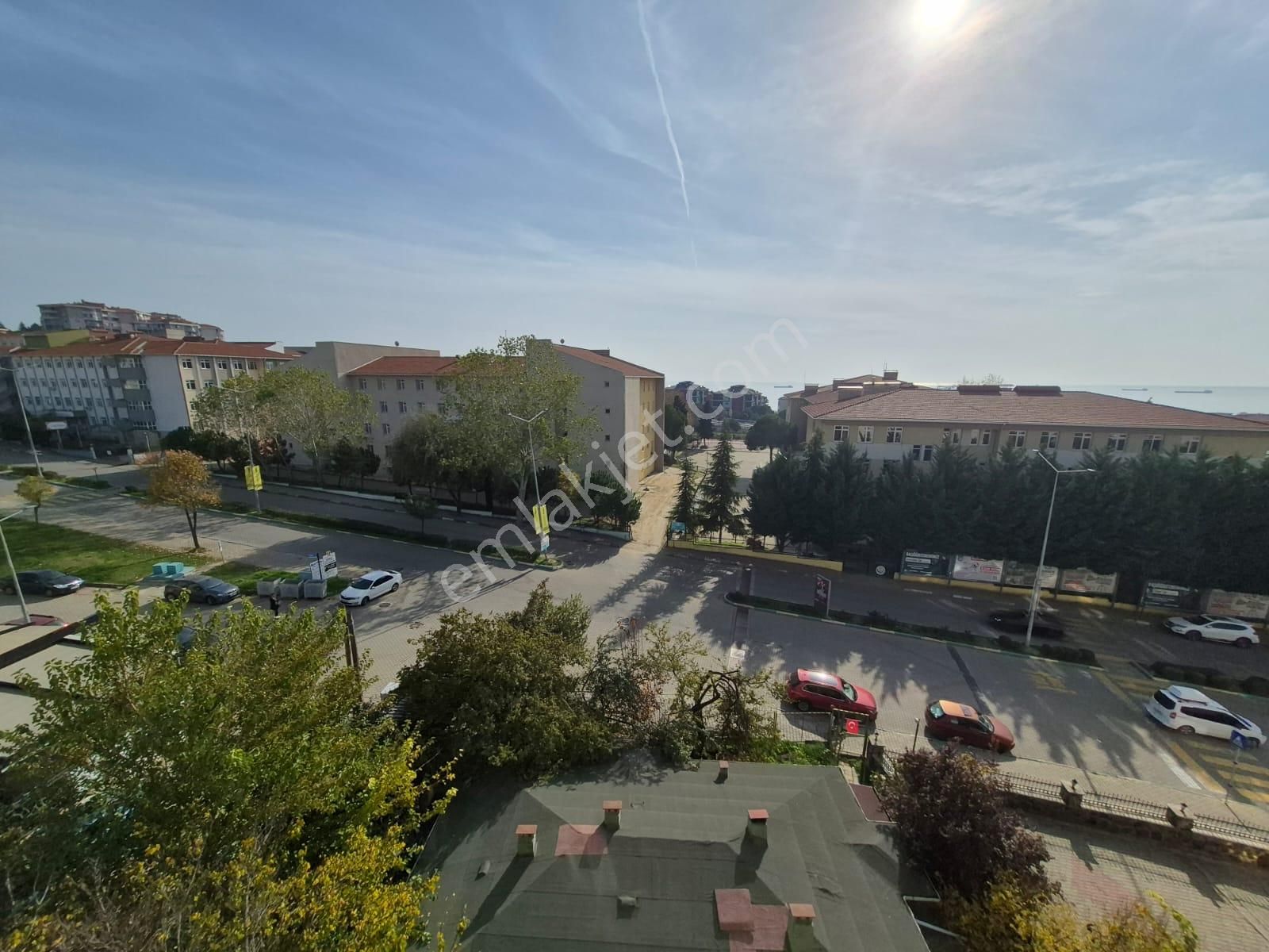 Delux'den Hürriyet Mh.'de Cadde Üzerinde Deniz Manzaralı 2+1