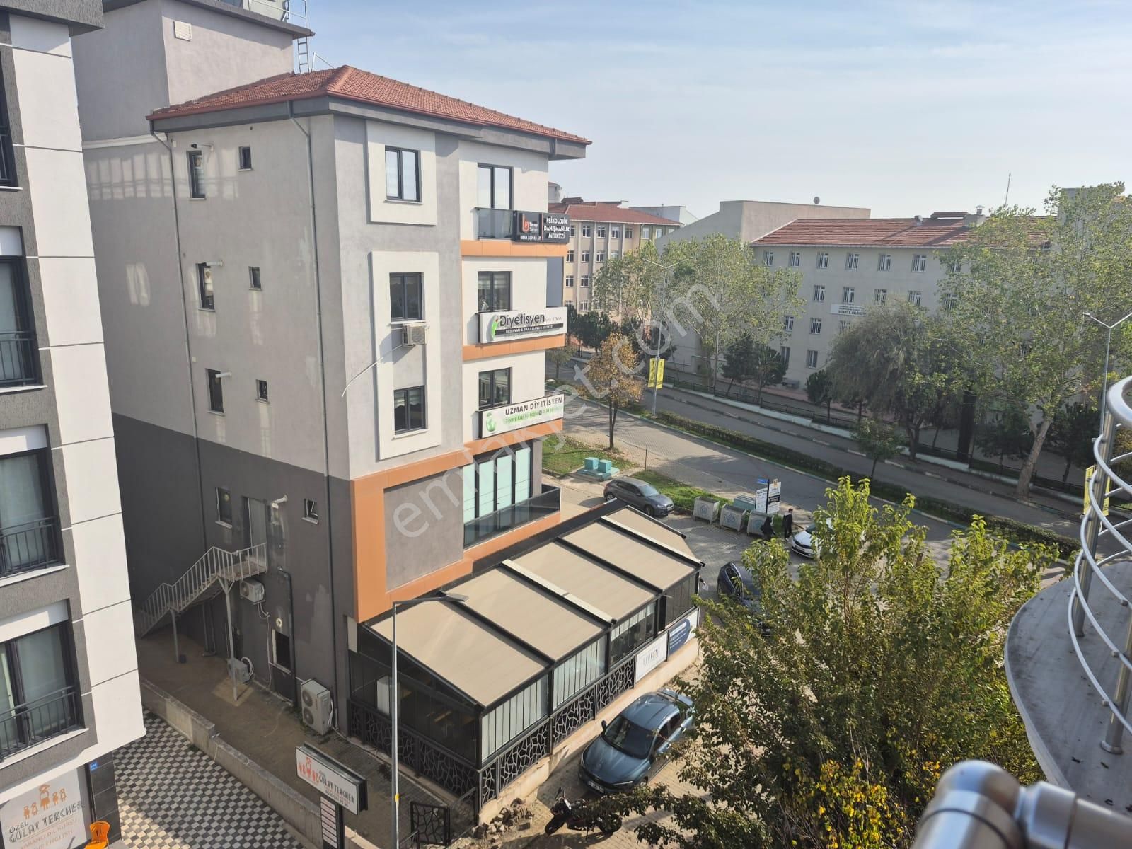 Delux'den Hürriyet Mh.'de Cadde Üzerinde Deniz Manzaralı 2+1 - Görsel 13