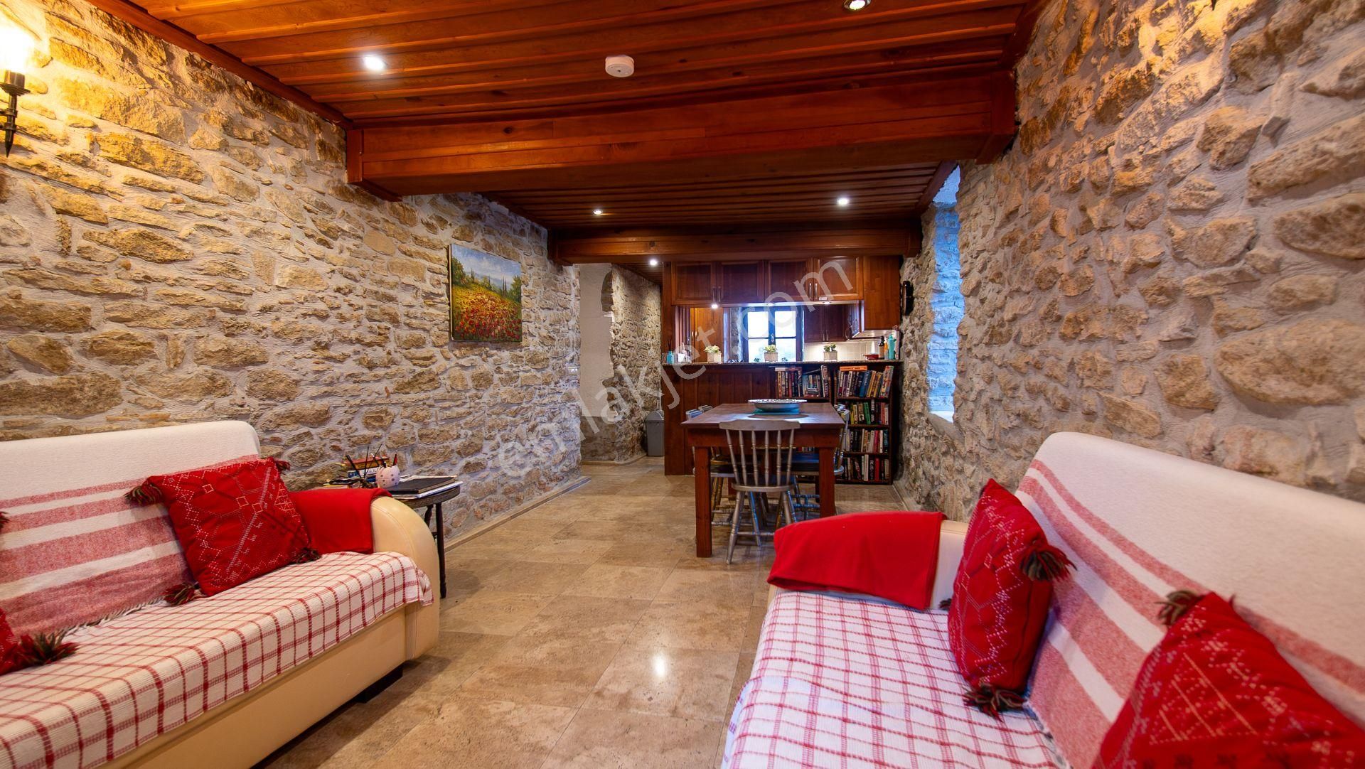 Ilıca'da Satılık Havuzlu 4+1 Taş Villa - Görsel 5