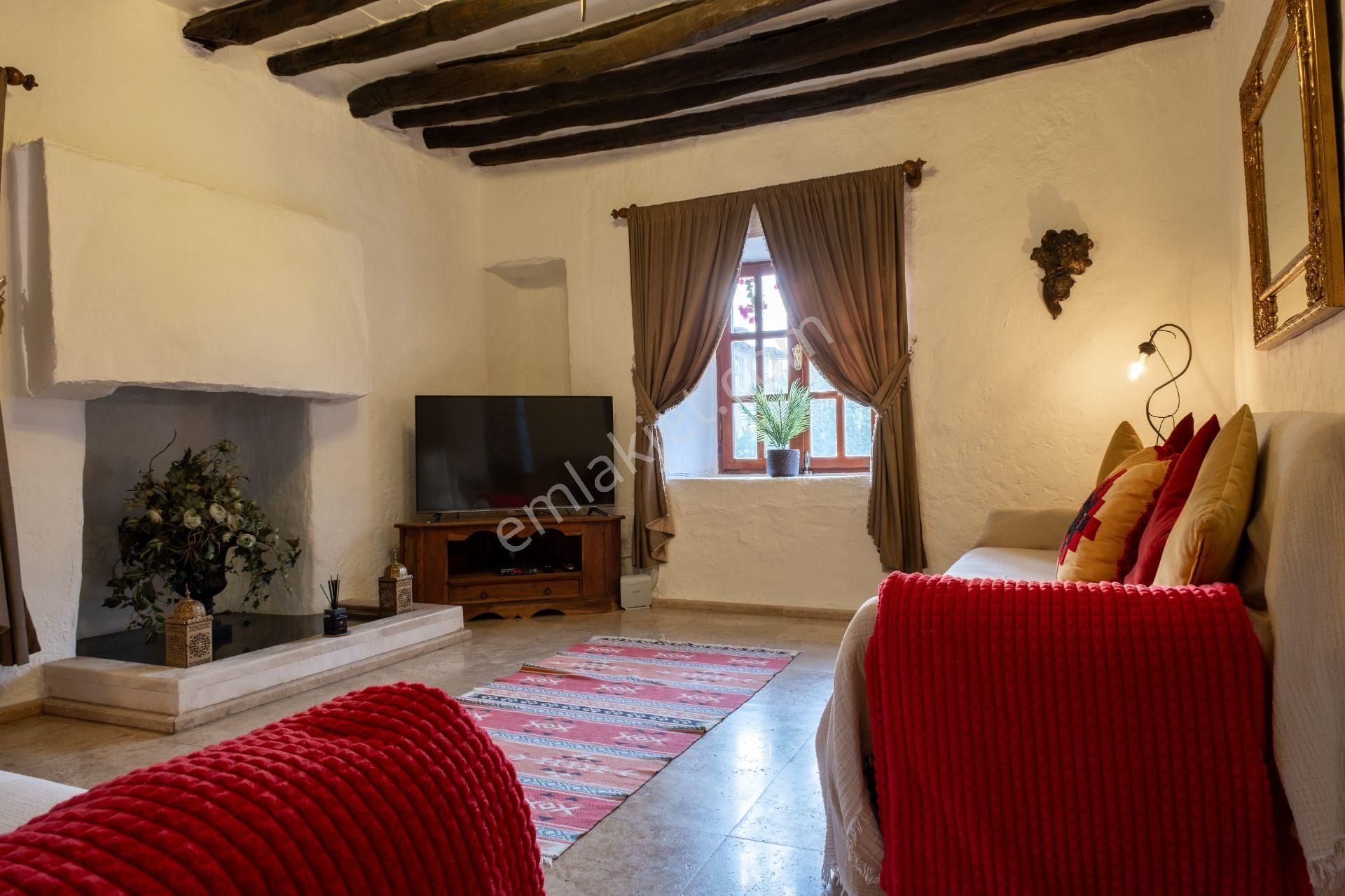 Ilıca'da Satılık Havuzlu 4+1 Taş Villa - Görsel 3