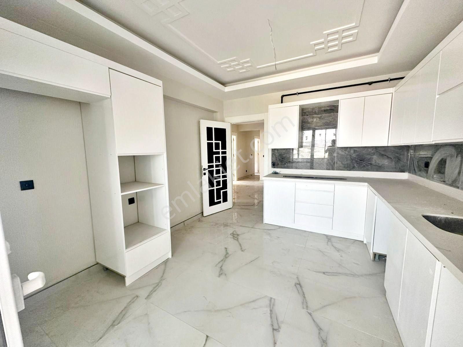 Belkız'da Cadde Üzeri Sıfır !yemek Odalı Cam Balkonlu U.lüx3.5+1