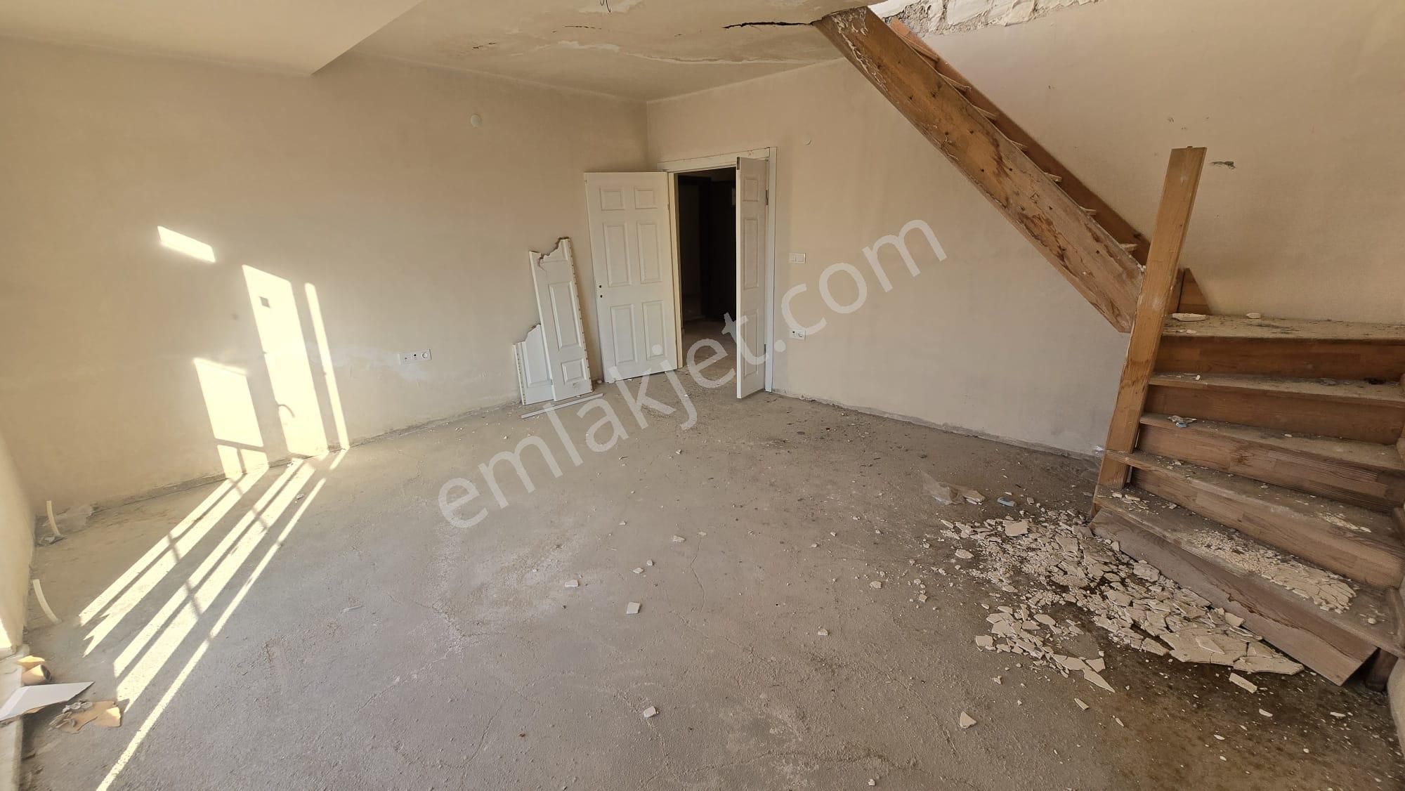 Büyükçekmece Pınartepe Mah. 140 M² Site İçi 4+1 Kelepir Natamam Dubleks Daire - Görsel 12
