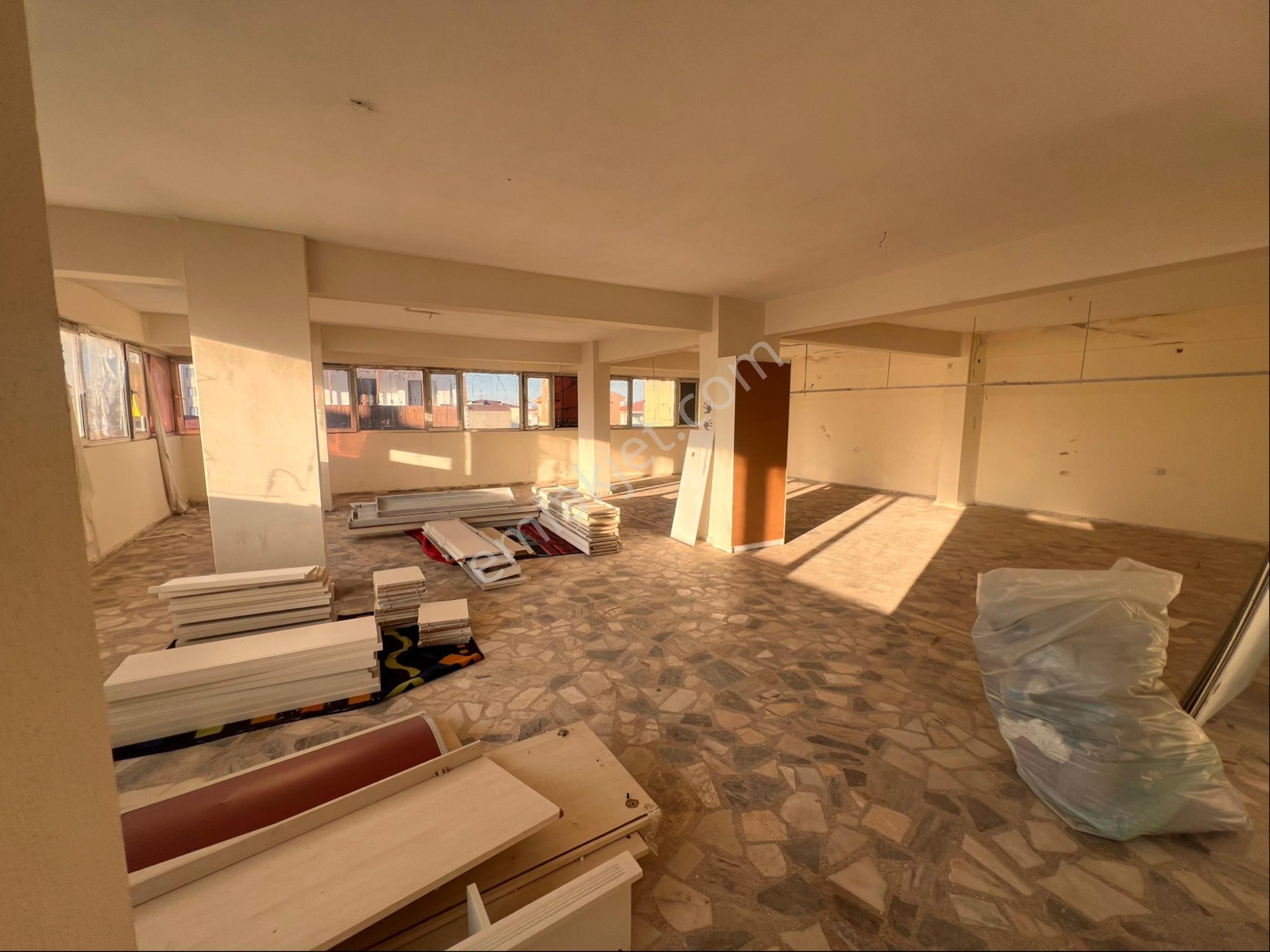 1453yapıdan Mutfak-çift Wc-asansörlü 3. Kat Kiralık 350m2 İşyeri - Görsel 8