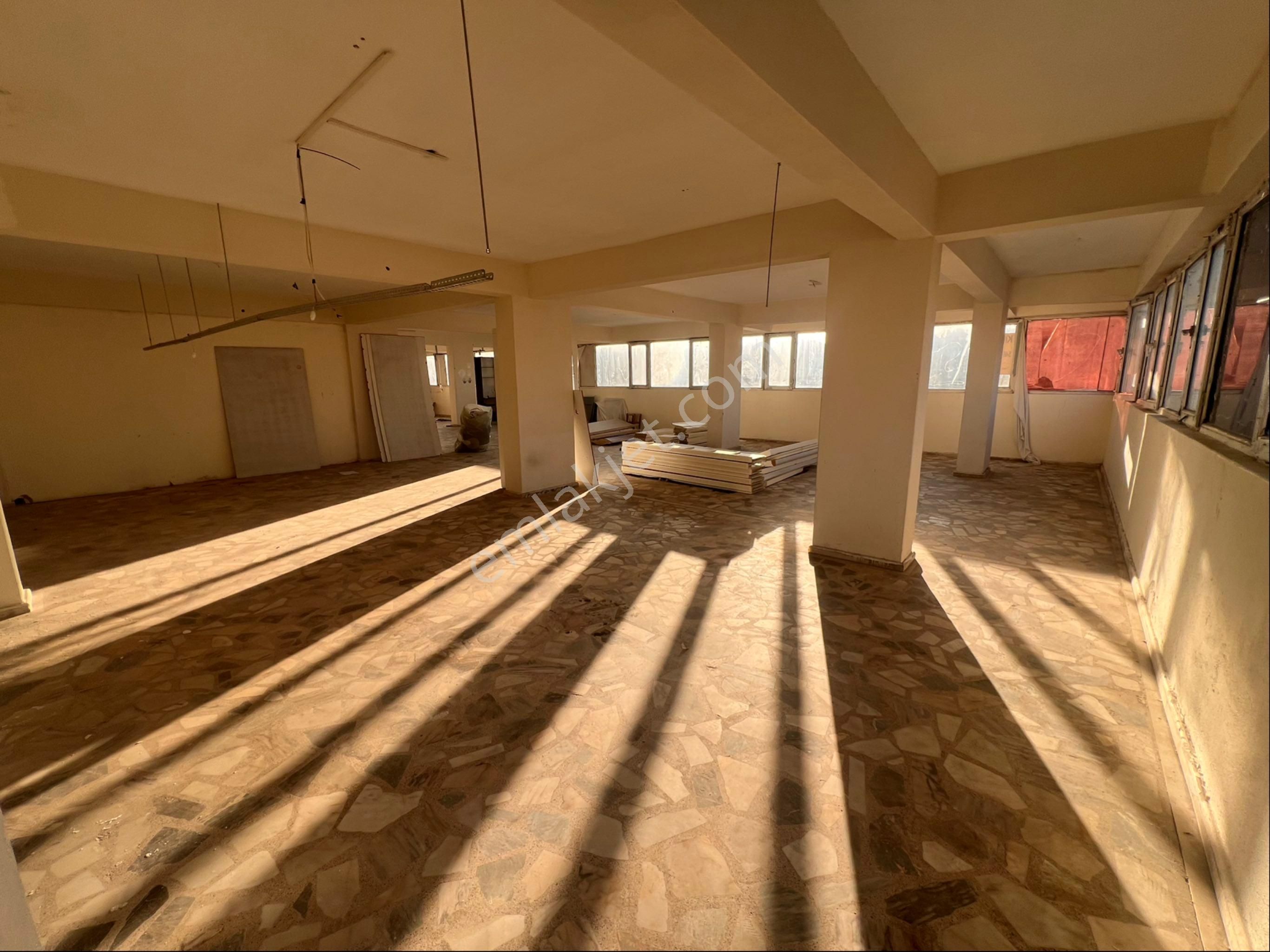 1453yapıdan Mutfak-çift Wc-asansörlü 3. Kat Kiralık 350m2 İşyeri - Görsel 6