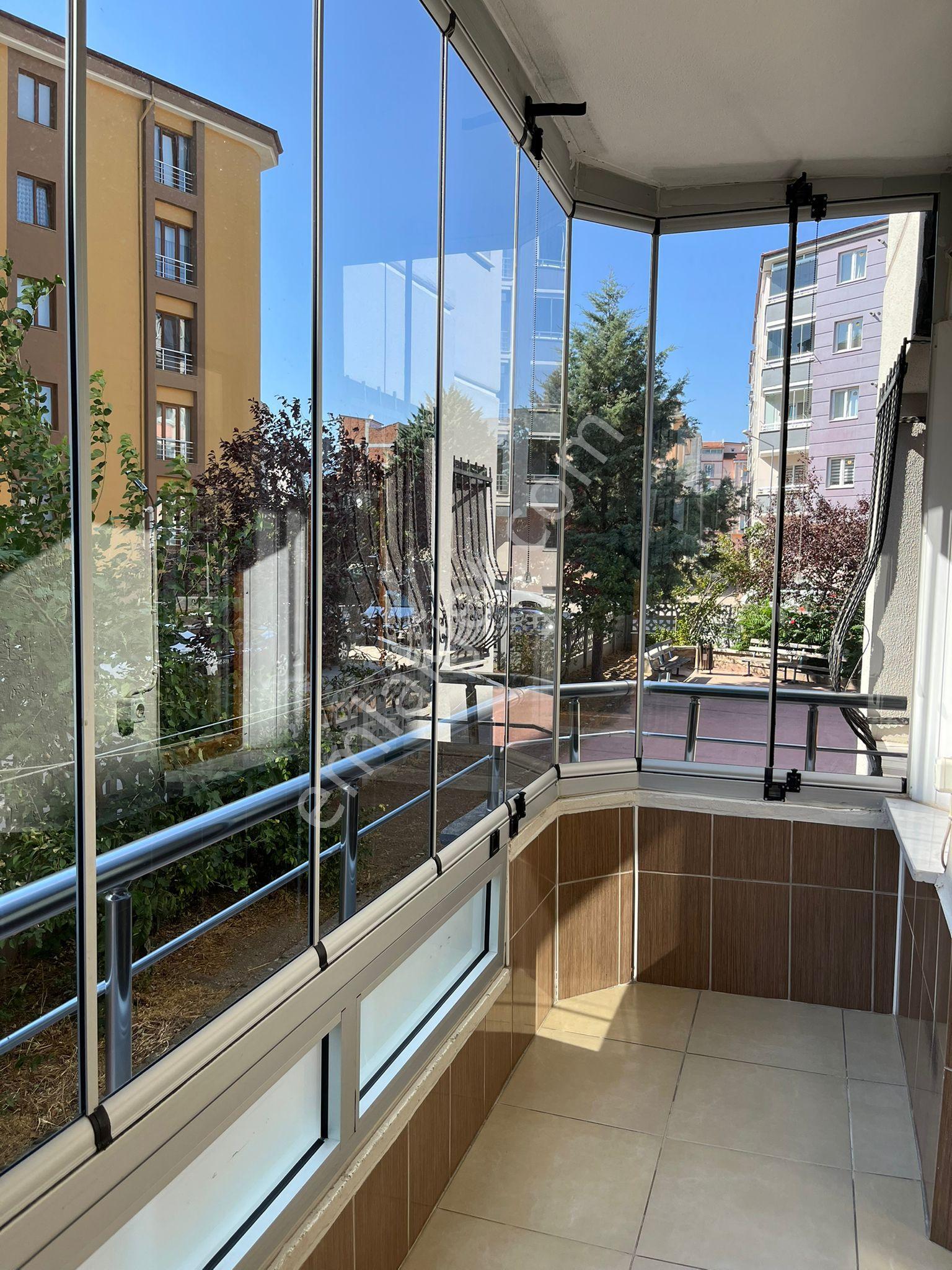 Kafeler Cad. Nezih Site İçi 120 M² Aydınlık 3+1 Tadilatlı + Depo - Görsel 3