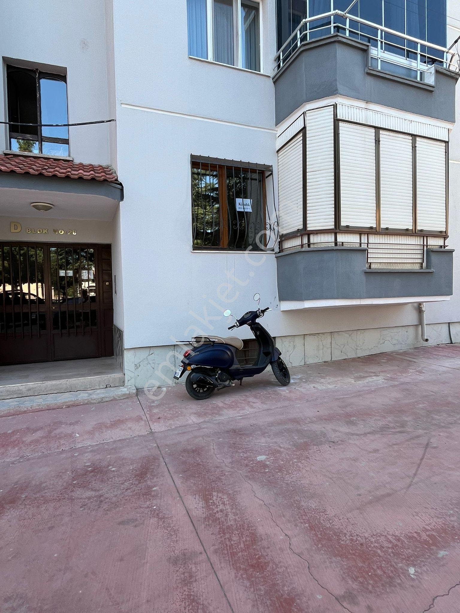 Kafeler Cad. Nezih Site İçi 120 M² Aydınlık 3+1 Tadilatlı + Depo - Görsel 5